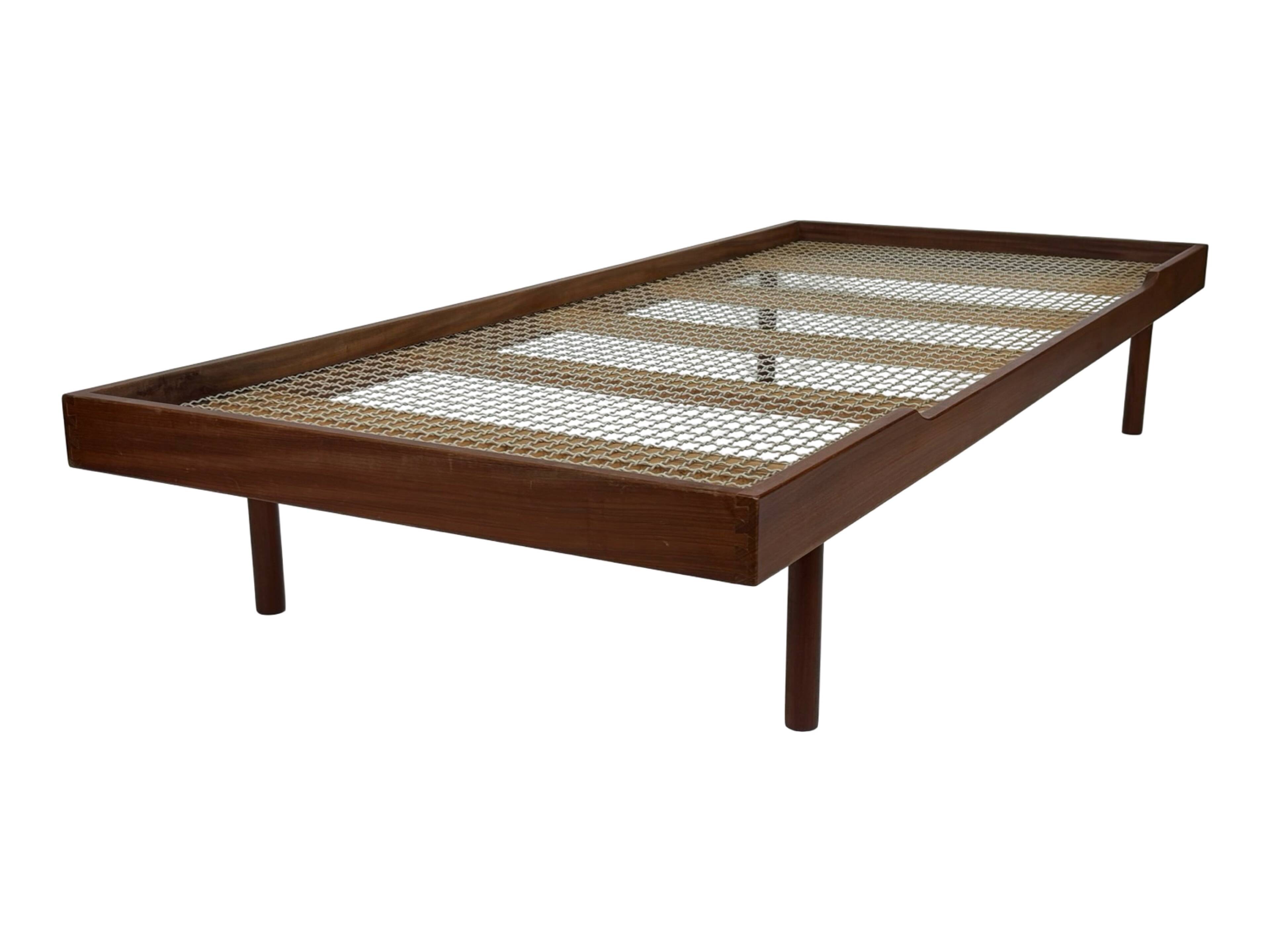 Vintage daybed minimalist design in Teak 1960s