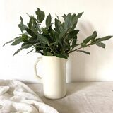 Old pitcher, Gien pitcher