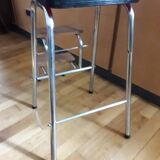 Walking walking sitting in formica