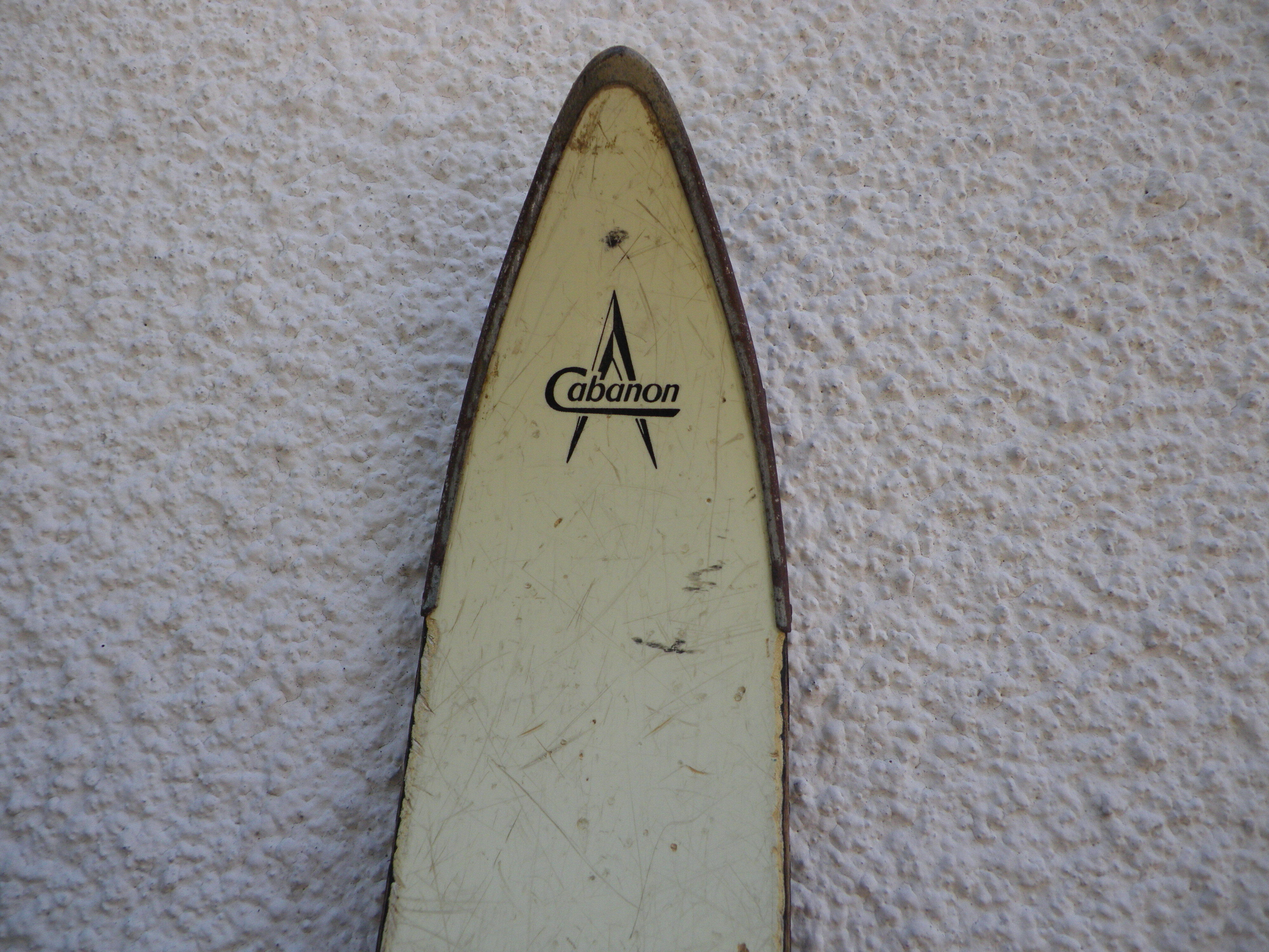 Vintage pair of wooden skis from the 1960s - Cabanon