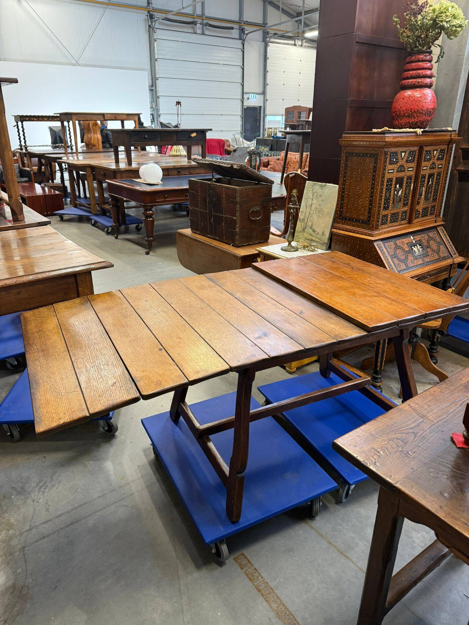 Antique Swiss extendable dining table made of oak from the mid-19th century