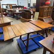 Antique Swiss extendable dining table made of oak from the mid-19th century