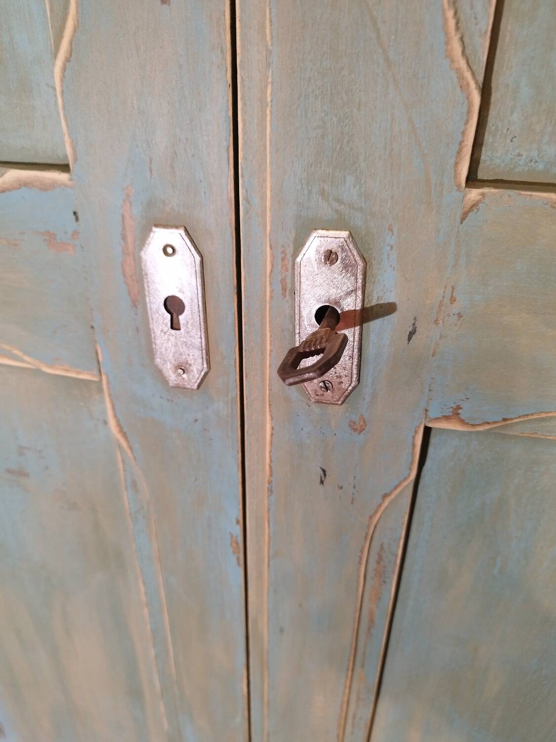 Armoire parisienne