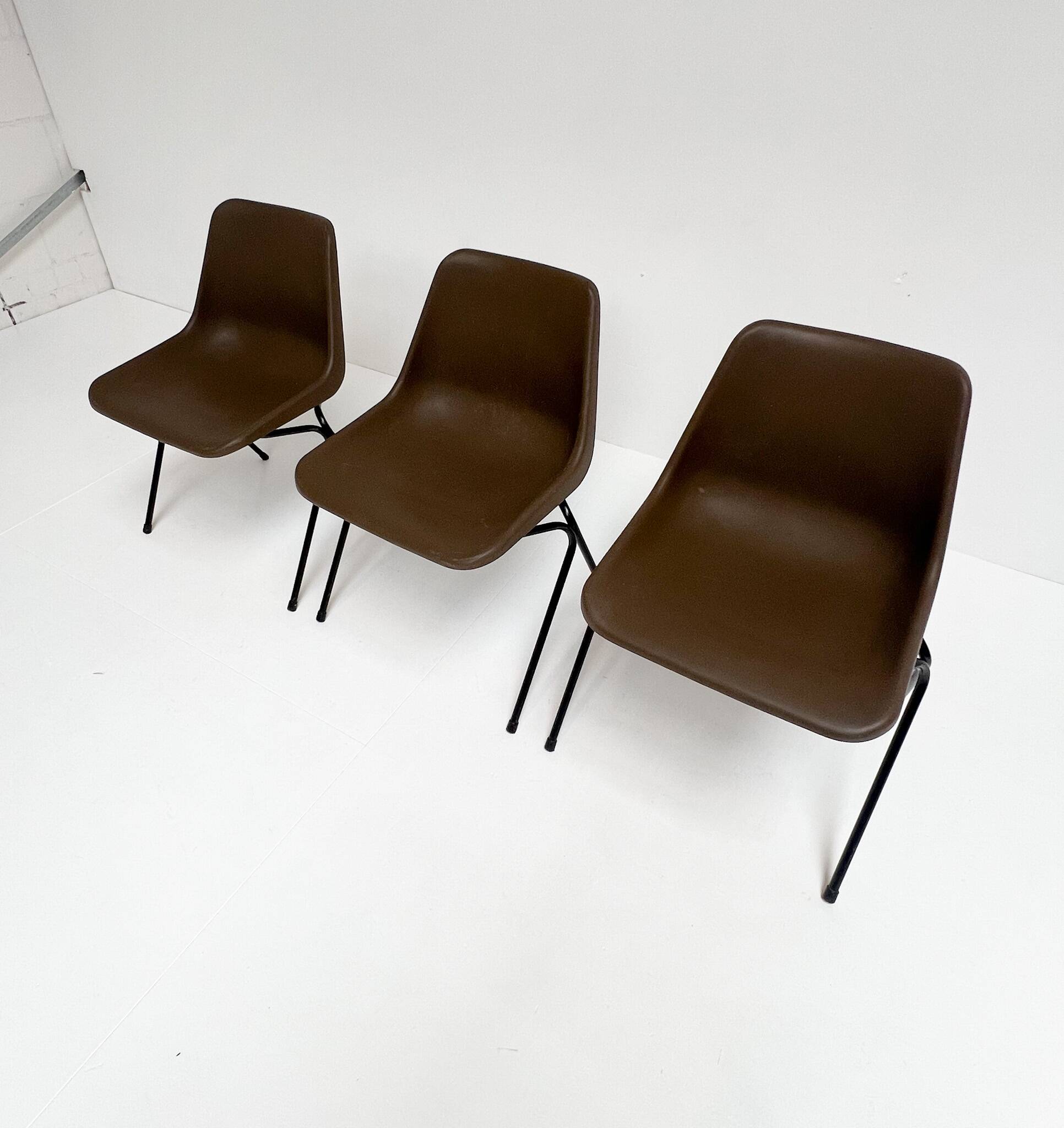Brown and black set of 6 Polyprop chairs on a metal frame. The Polyprop cha