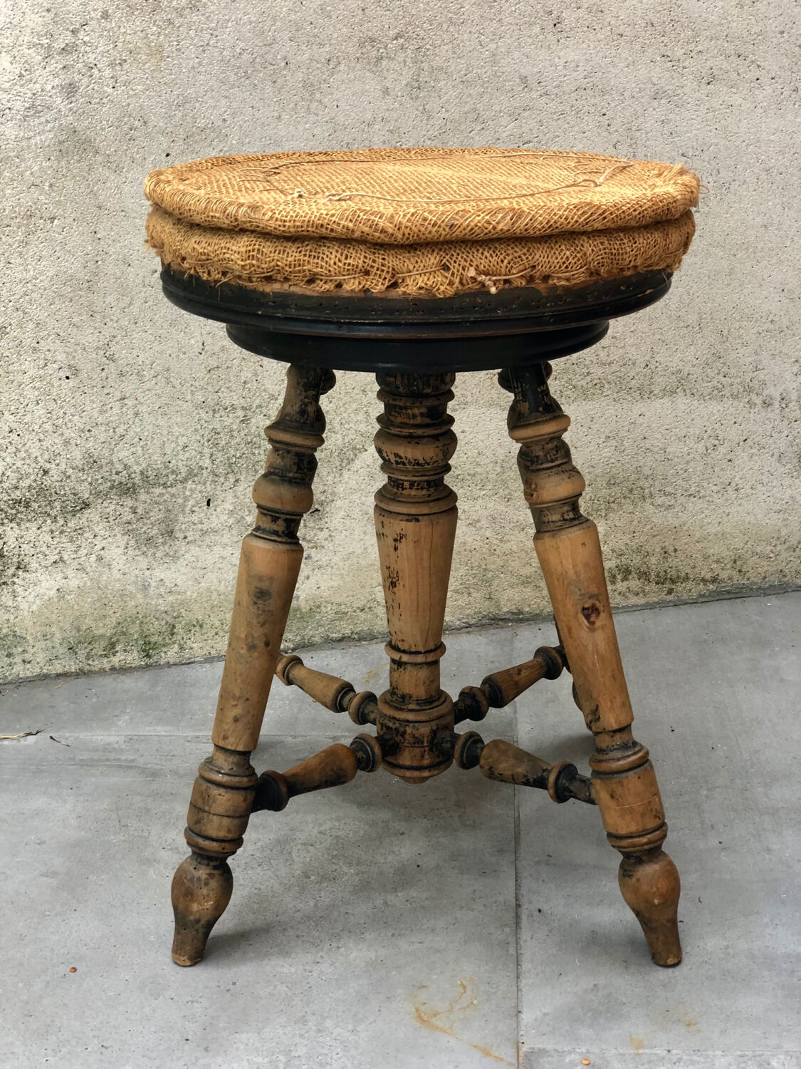 Napoleon 3 piano stool