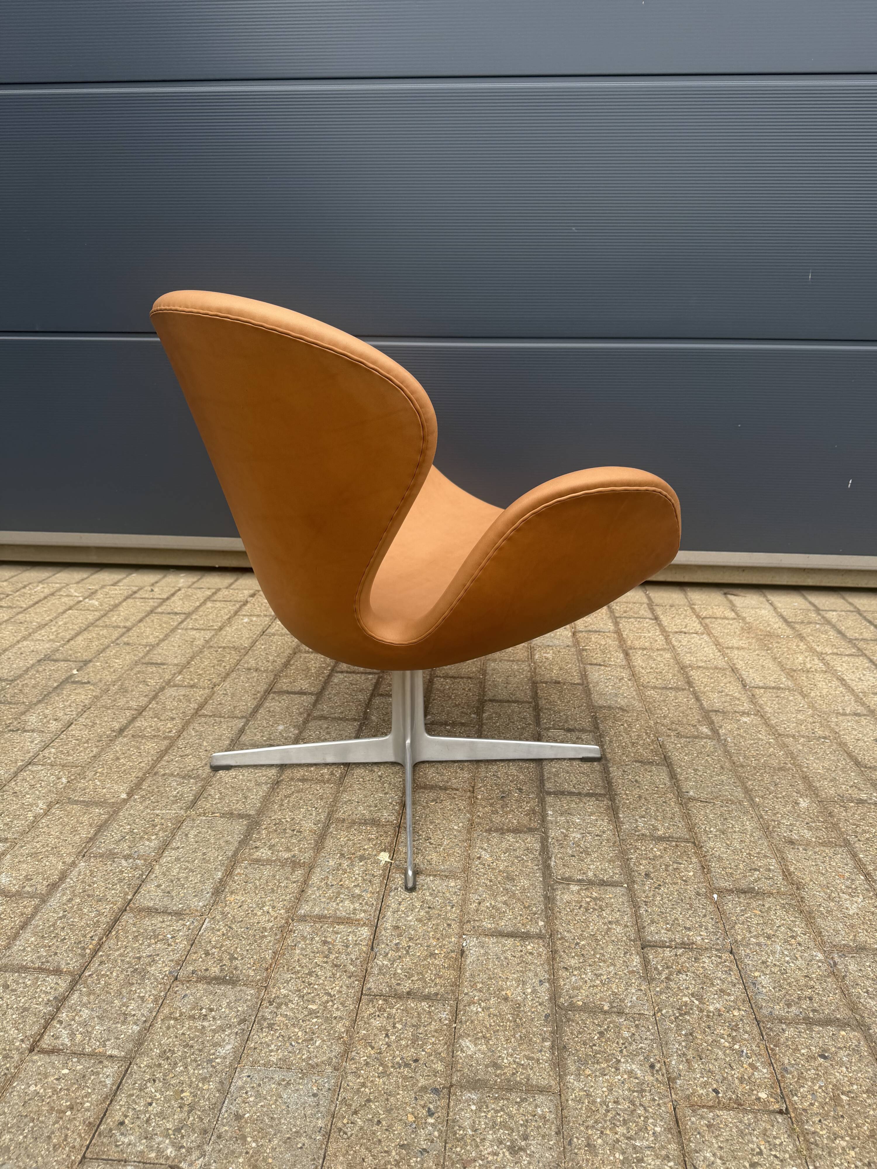 Fritz Hansen Swan Chair 05-‘67 Cognac Camel leather AS NEW