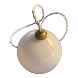 Opaline suspension