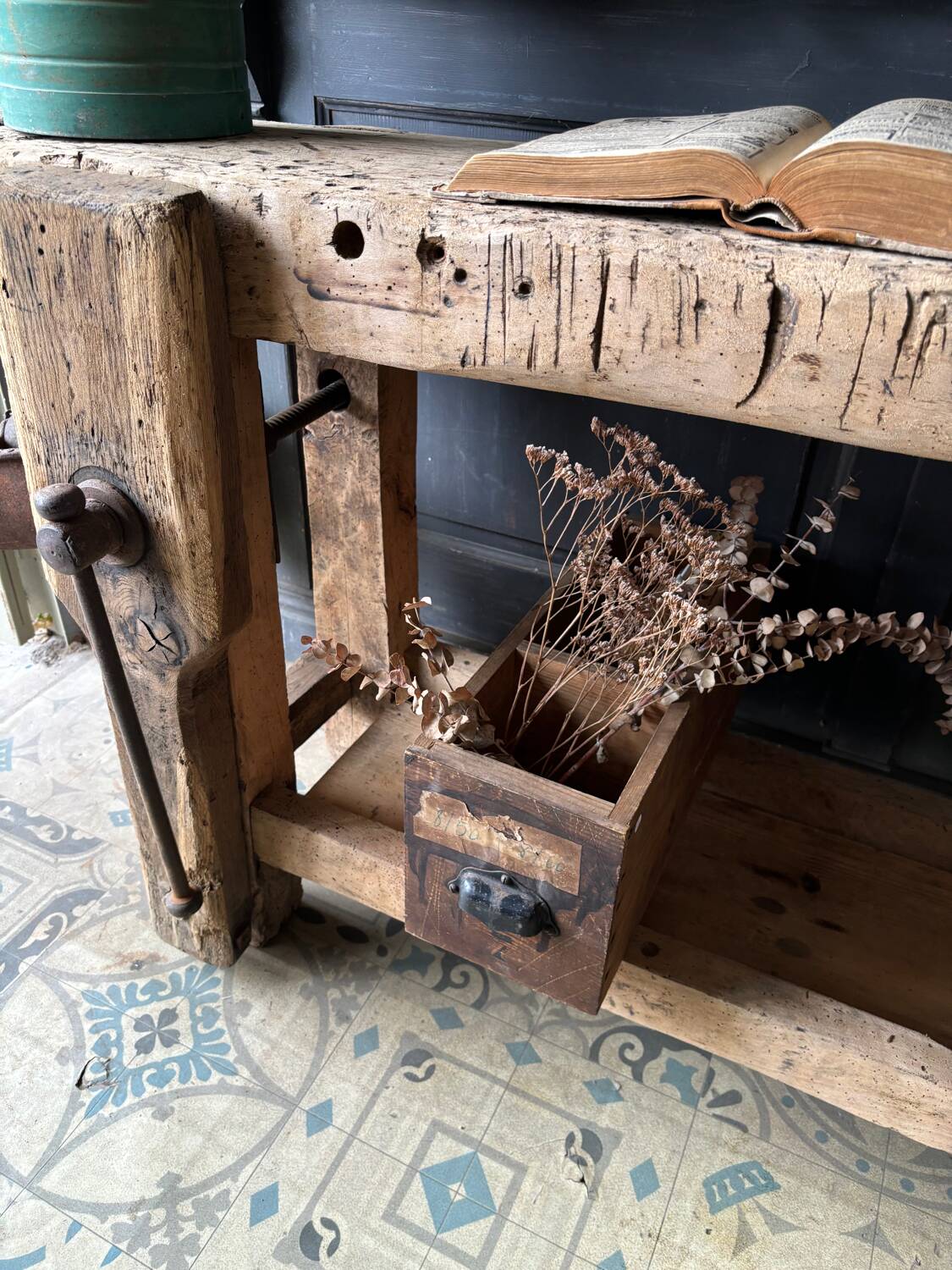 Carpenter's workbench
