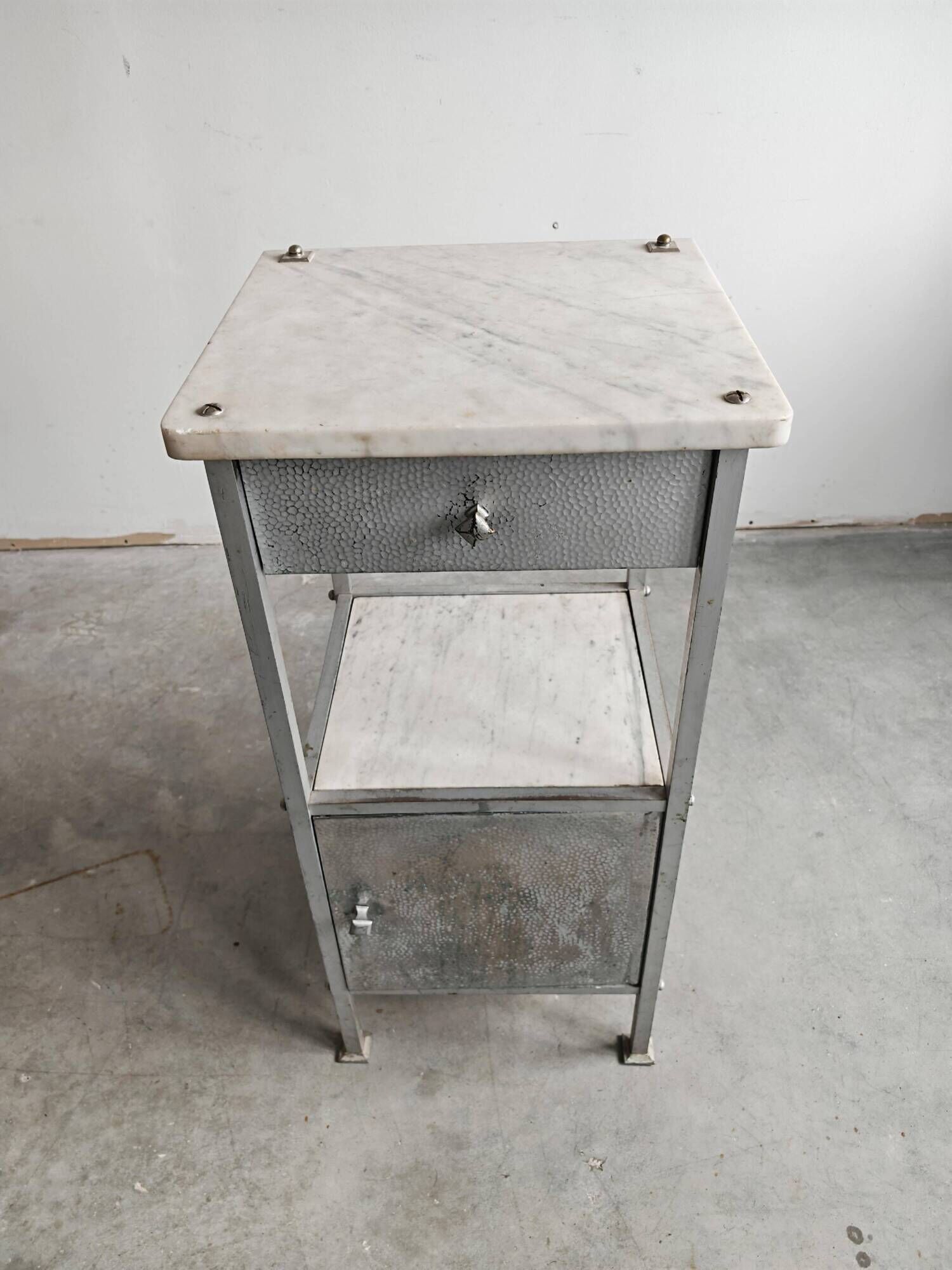 Secessionist furniture in marble and nickel-plated brass