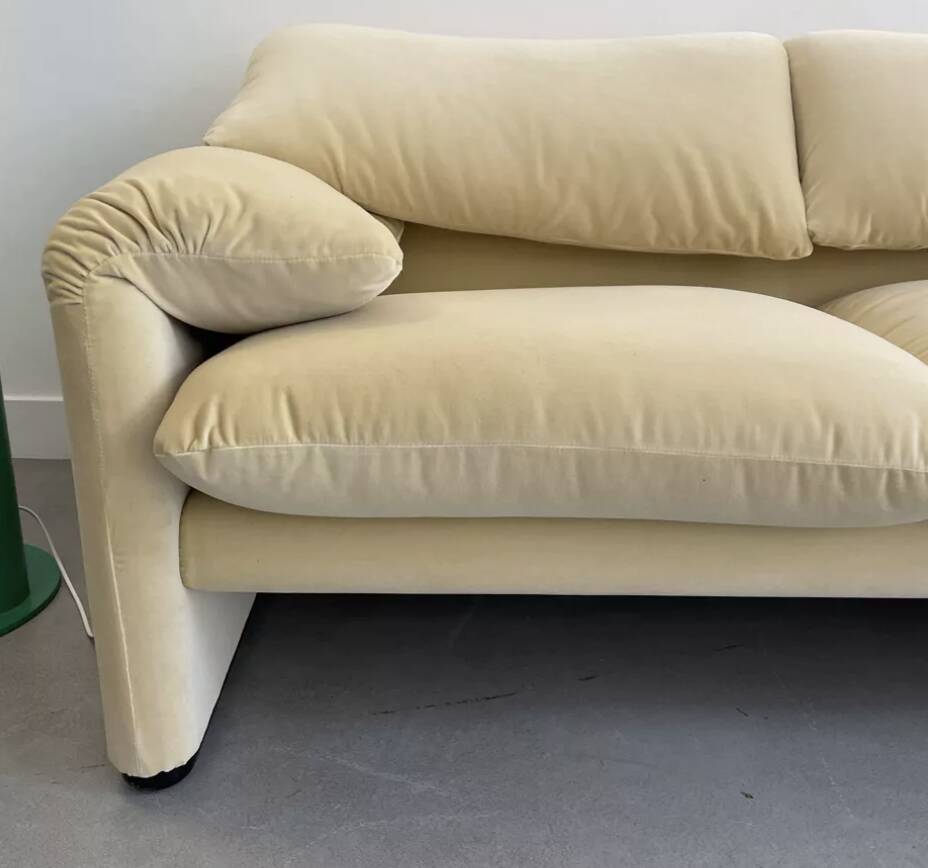 Maralunga 2-seater sofa by Vico Magistretti for Cassina