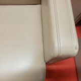 SUPERB PAIR OF POLTRONA FRAU LEATHER ARMCHAIRS MODEL THF CREAM COLOR