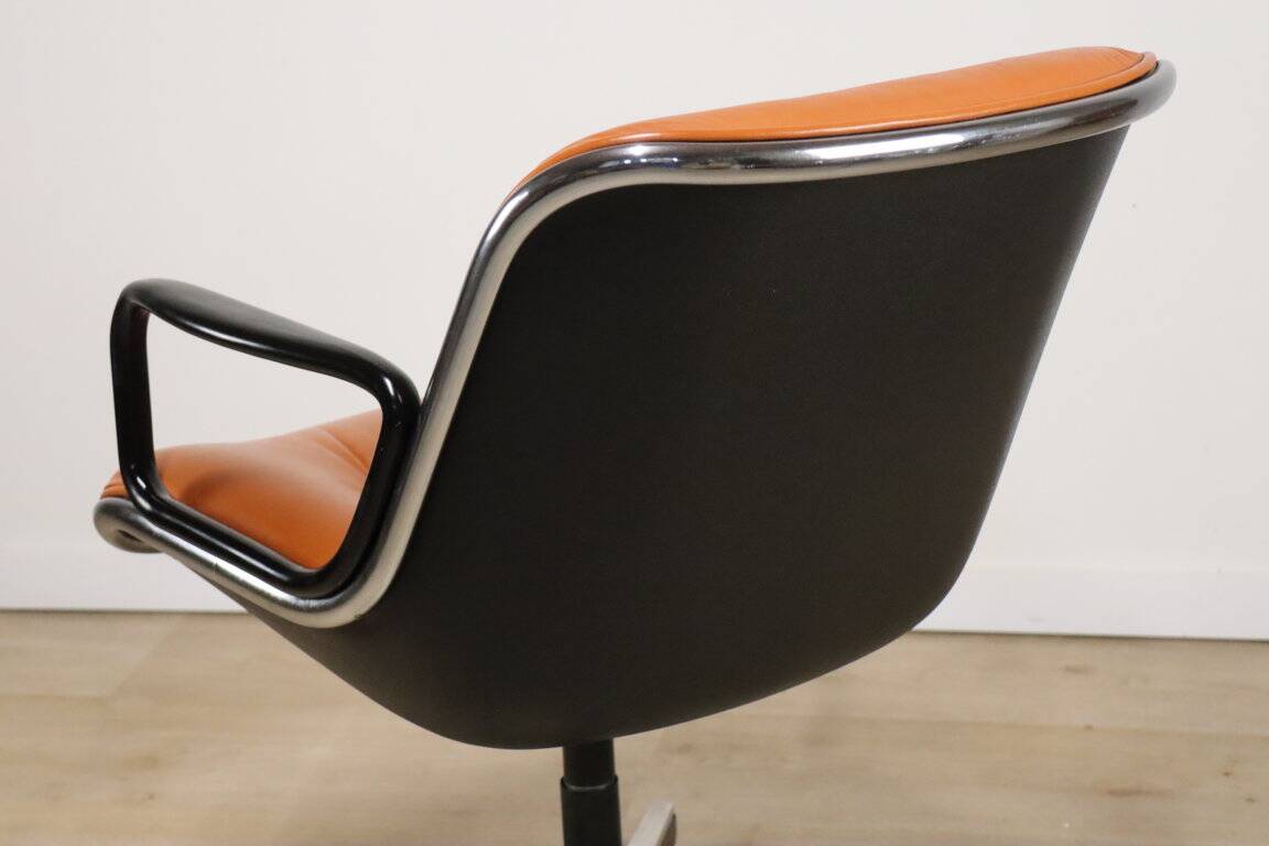 Charles Pollock leather office chair, Knoll edition, 1970