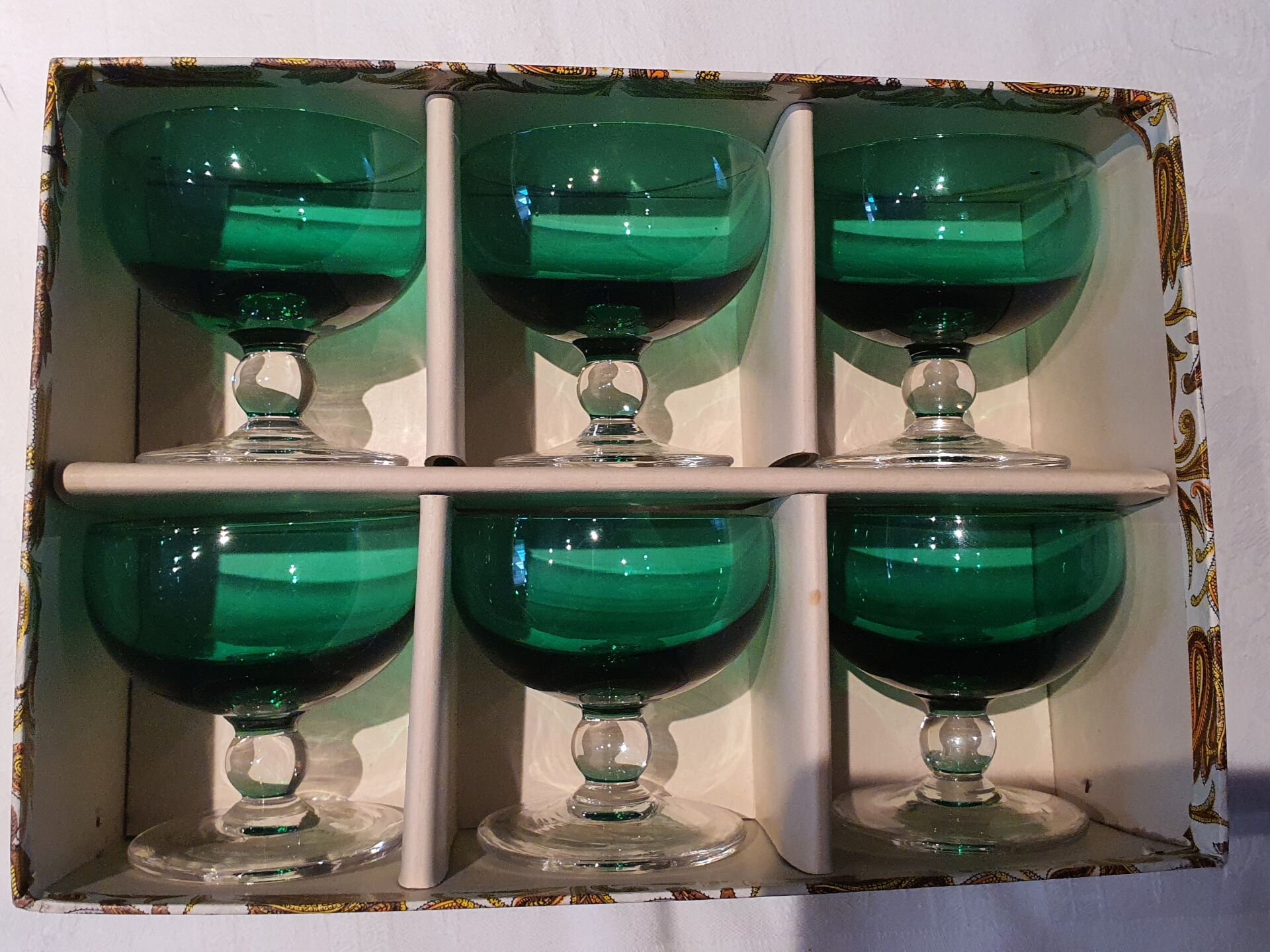 6 emerald green stemmed glasses