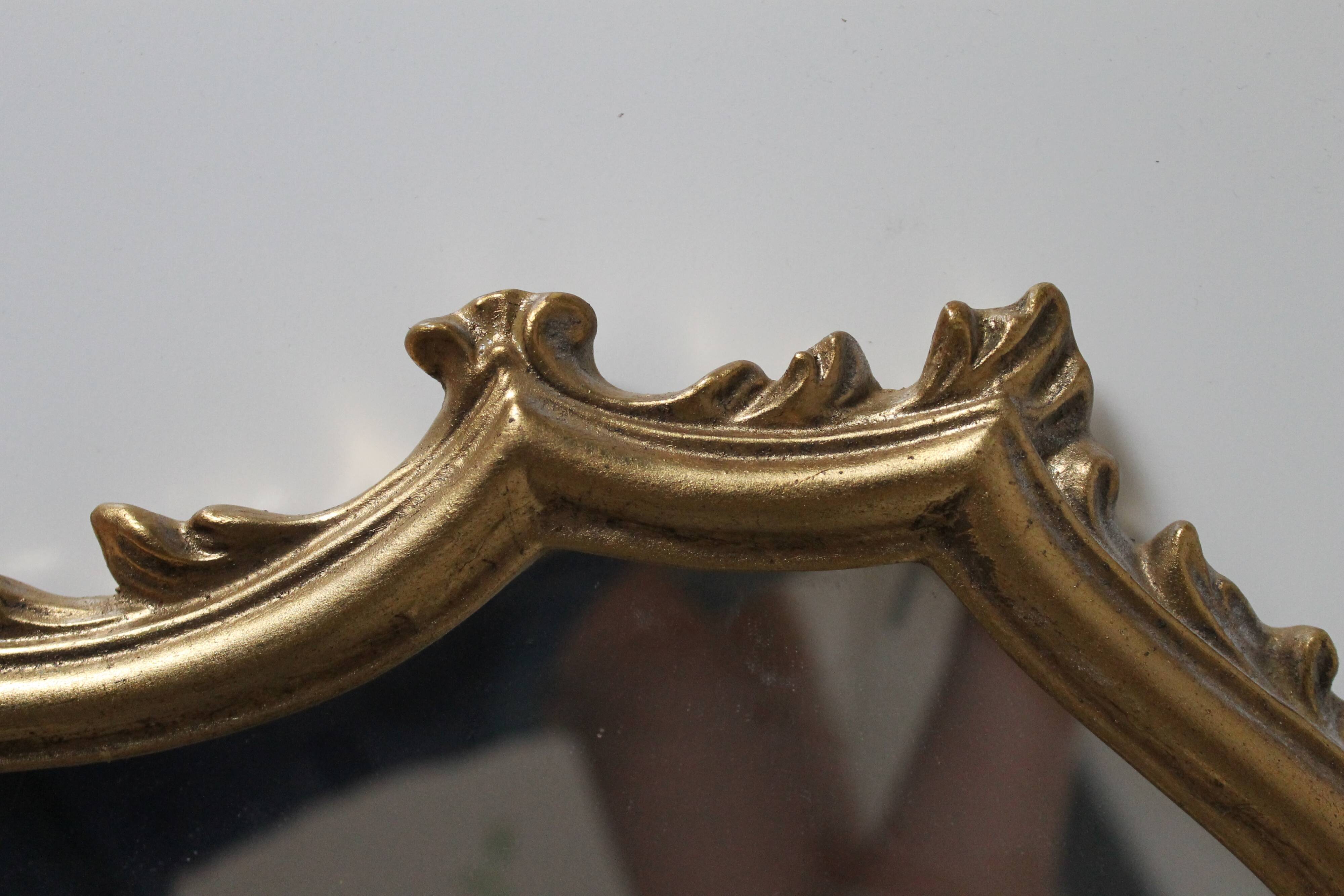 Miroir et sa console dorés style rocaille