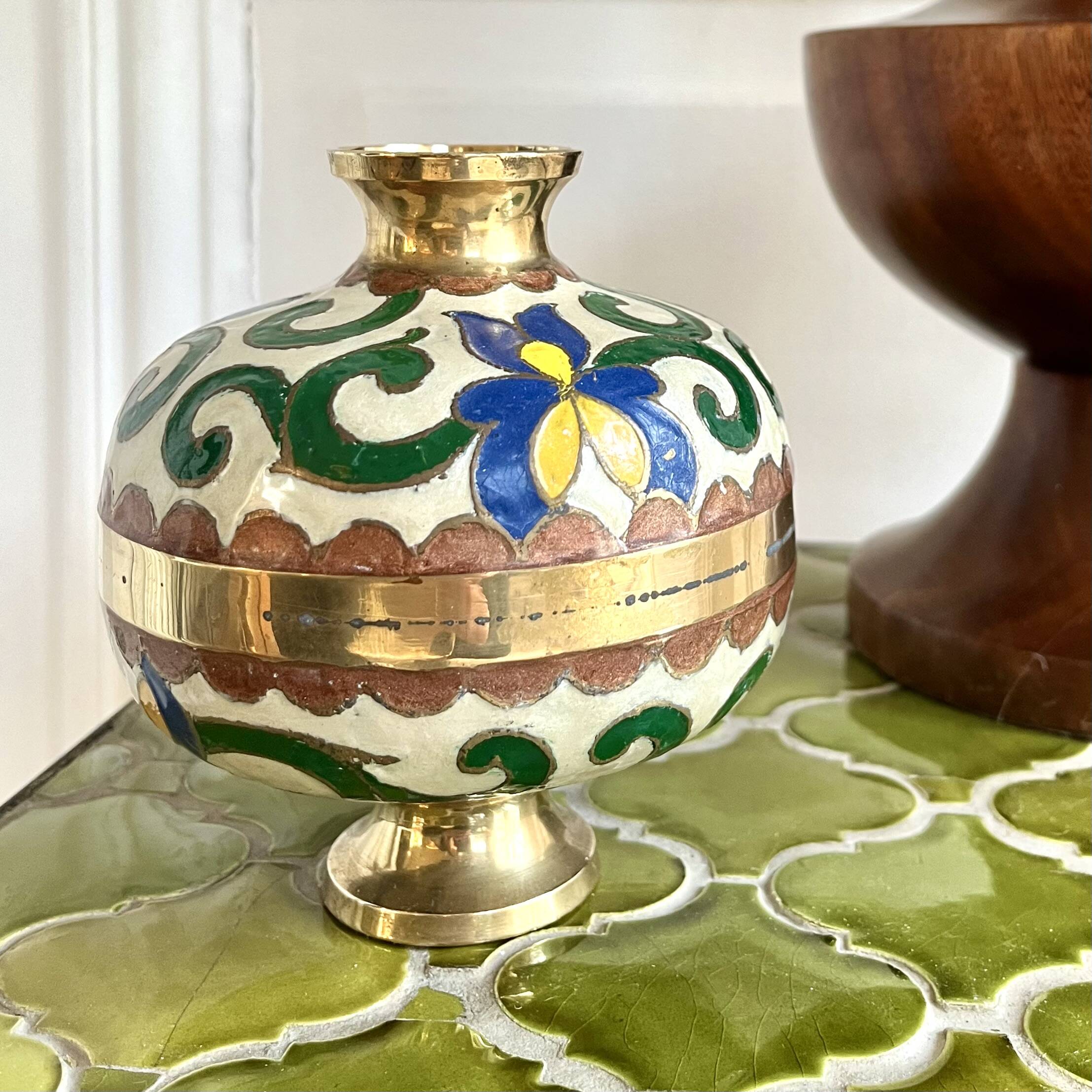 vase laiton émail cloisonné décor d'iris