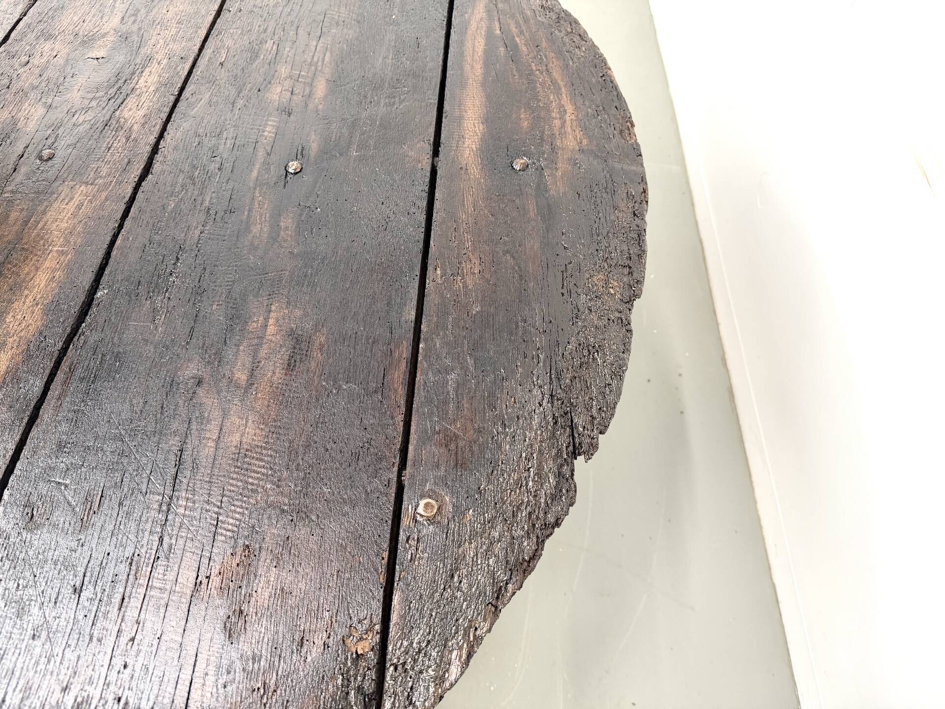 Round table in popular oak, circa 1880.