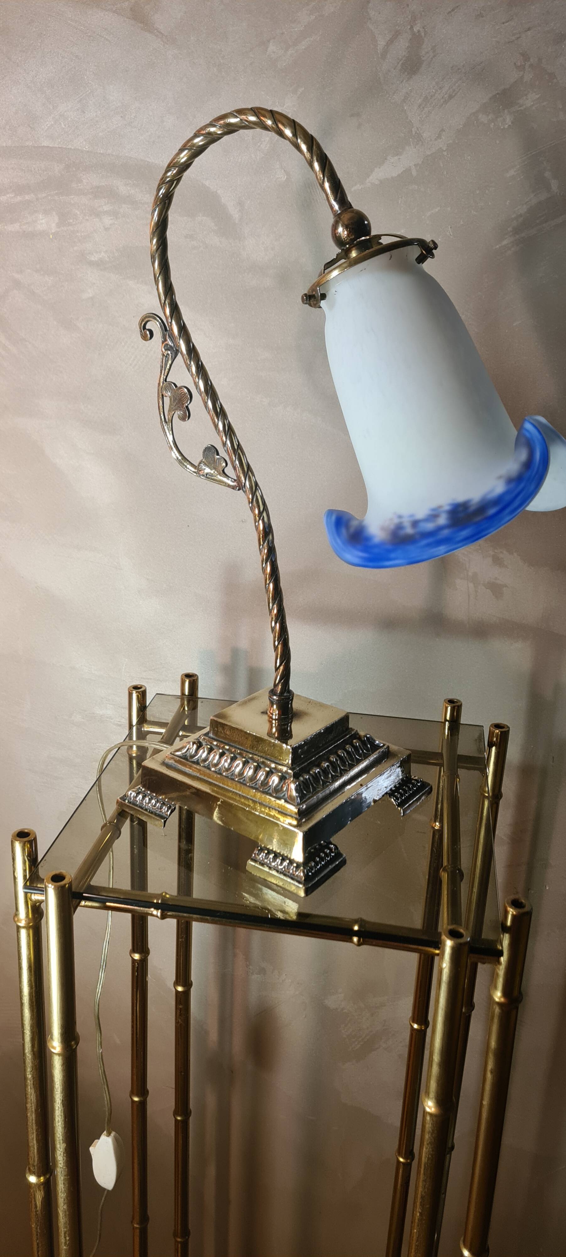 Art deco bronze lamp and its white and blue glass paste tulip 40x30
