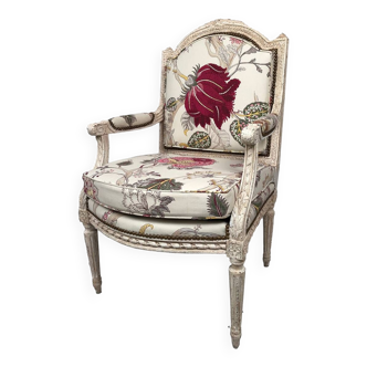 Louis XVI style armchair in white lacquered wood, 19th century