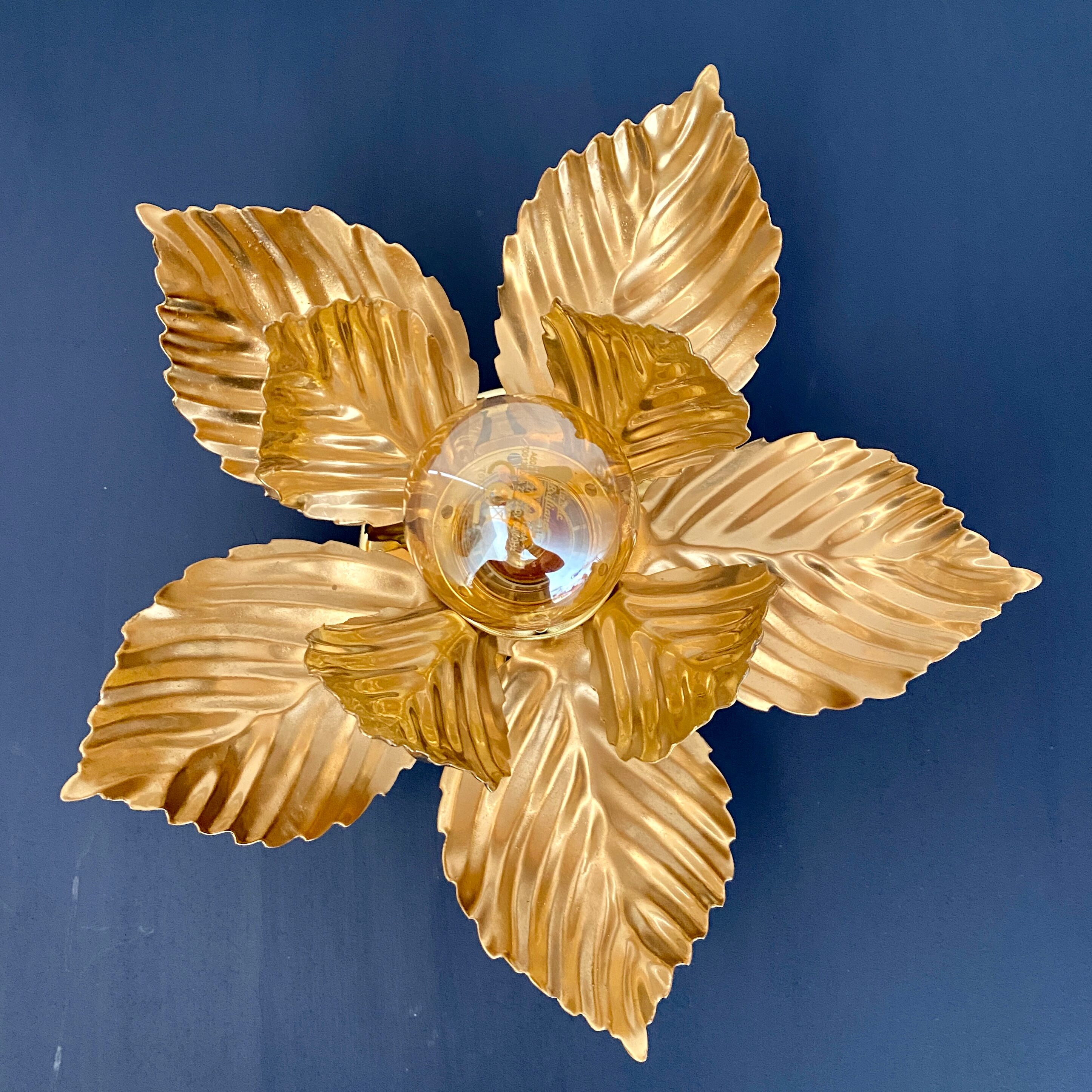 Vintage wall lamp golden leaves