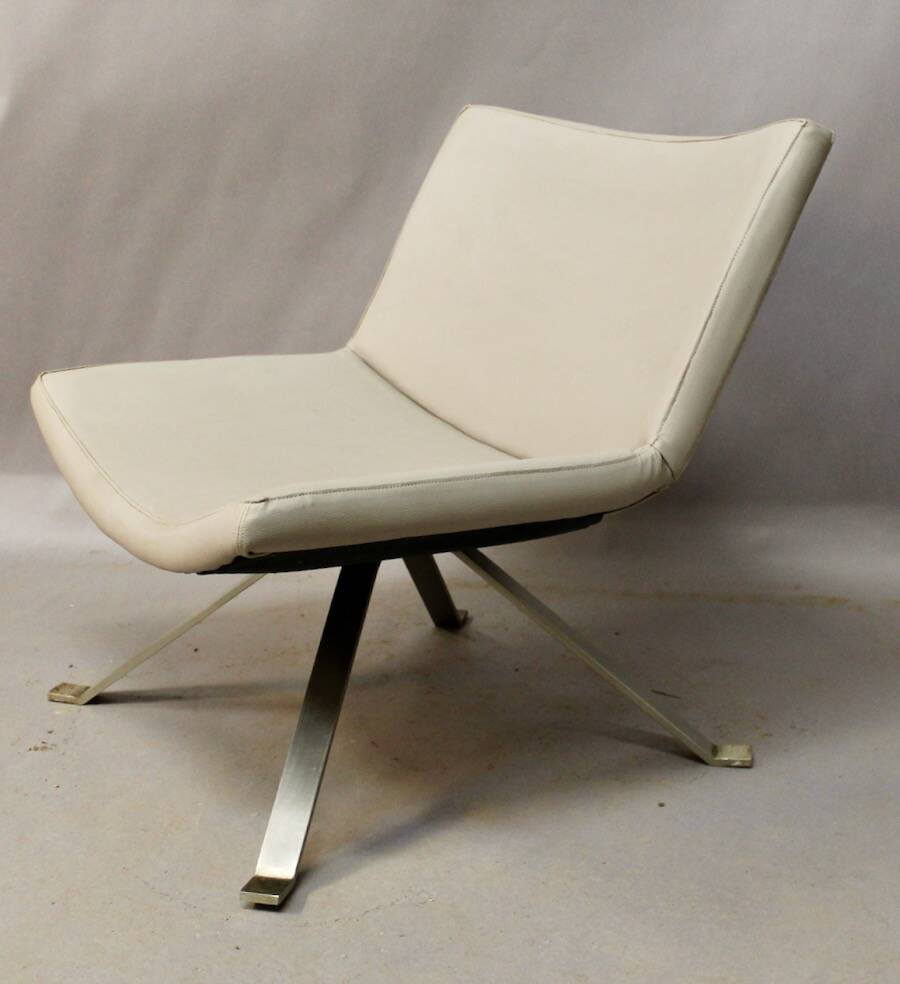 Design armchair with light grey skai top