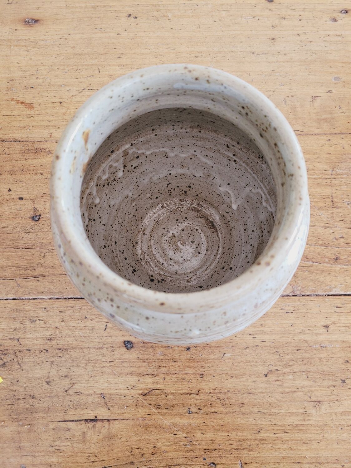 Vase / pot sandstone pyrity