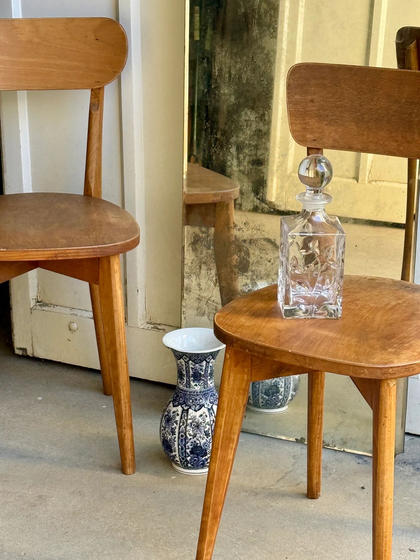 Paire de chaises en bois brut