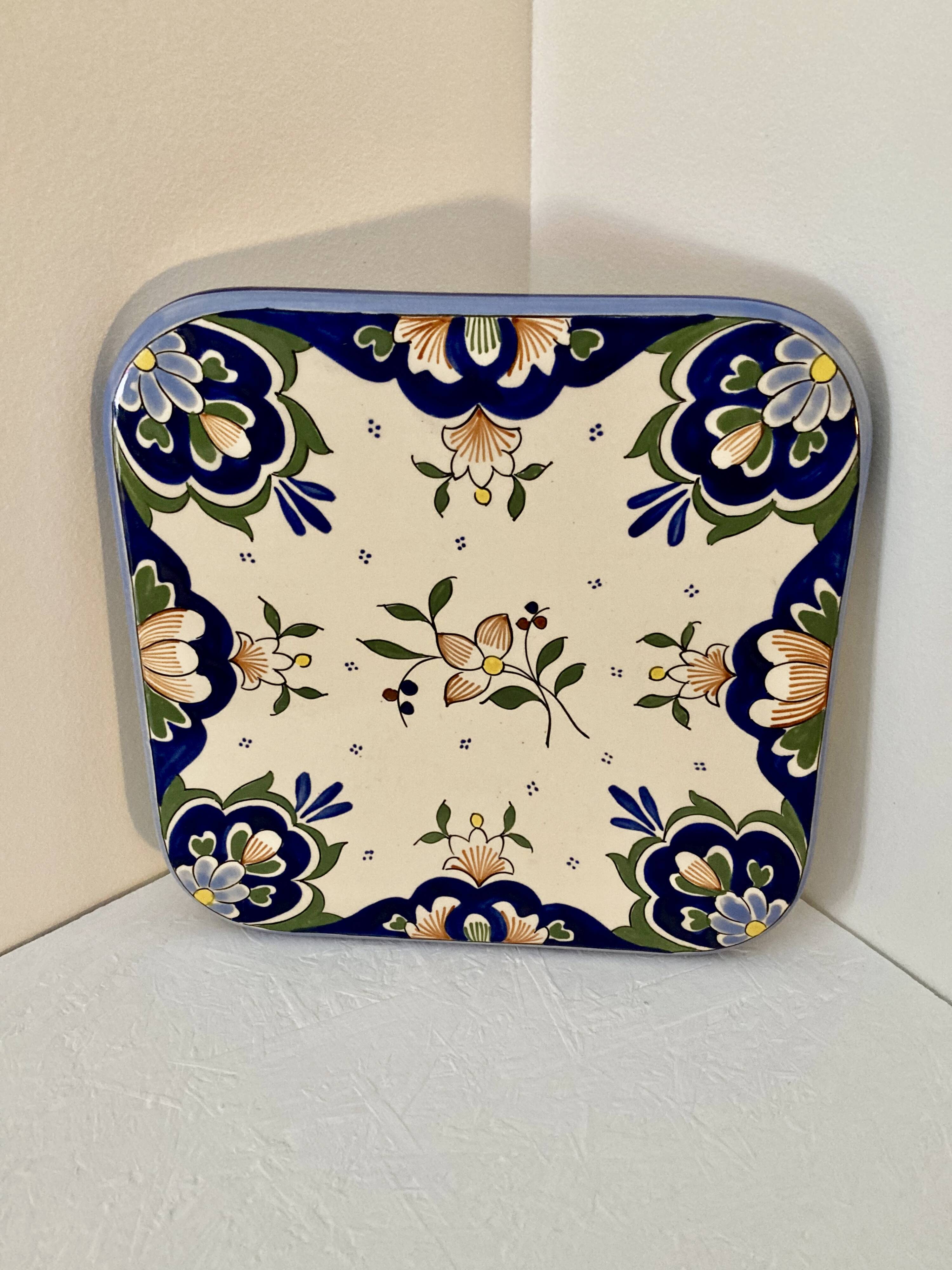 Desvres trivet, Rouen decor