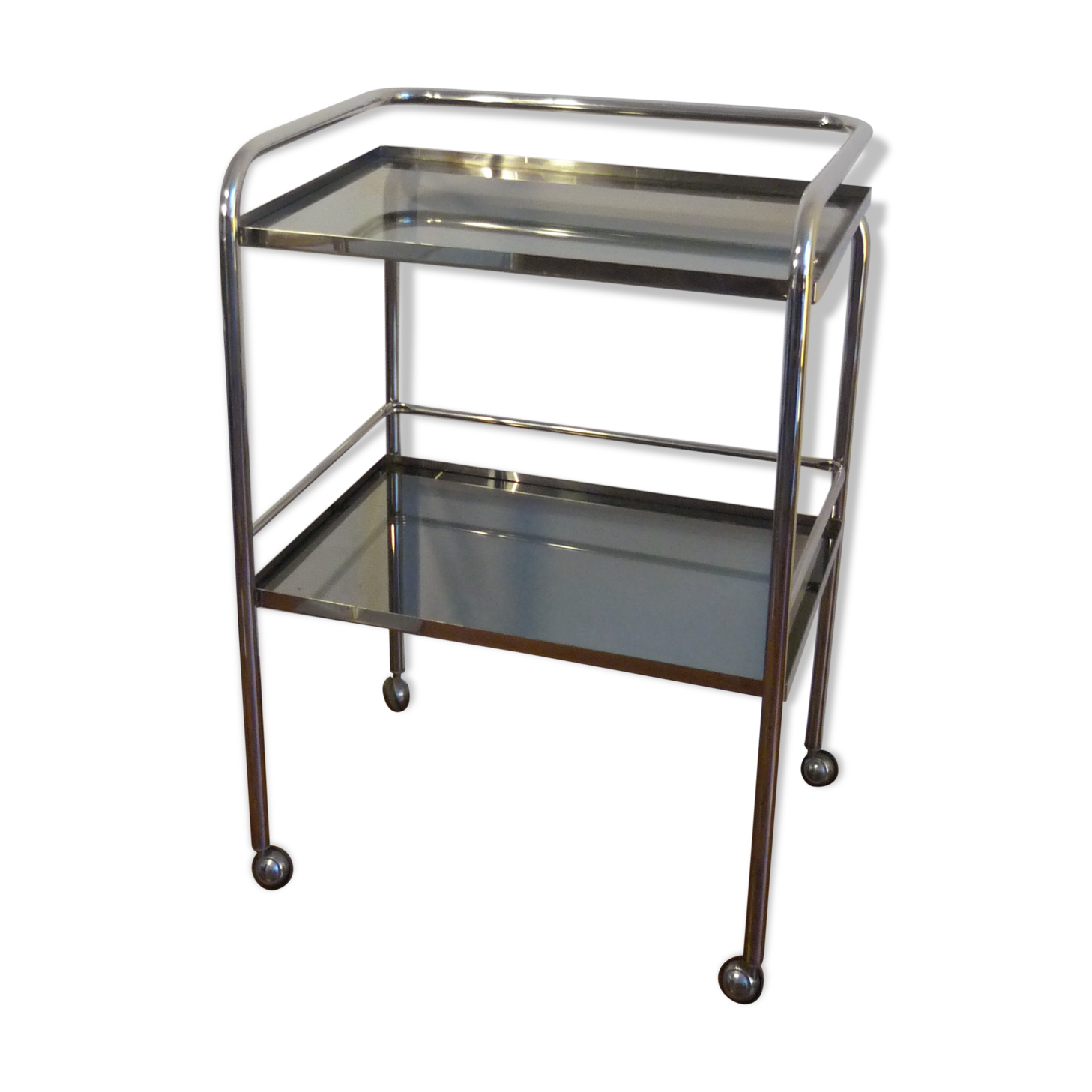 Serving in chromed metal and tinted 60s