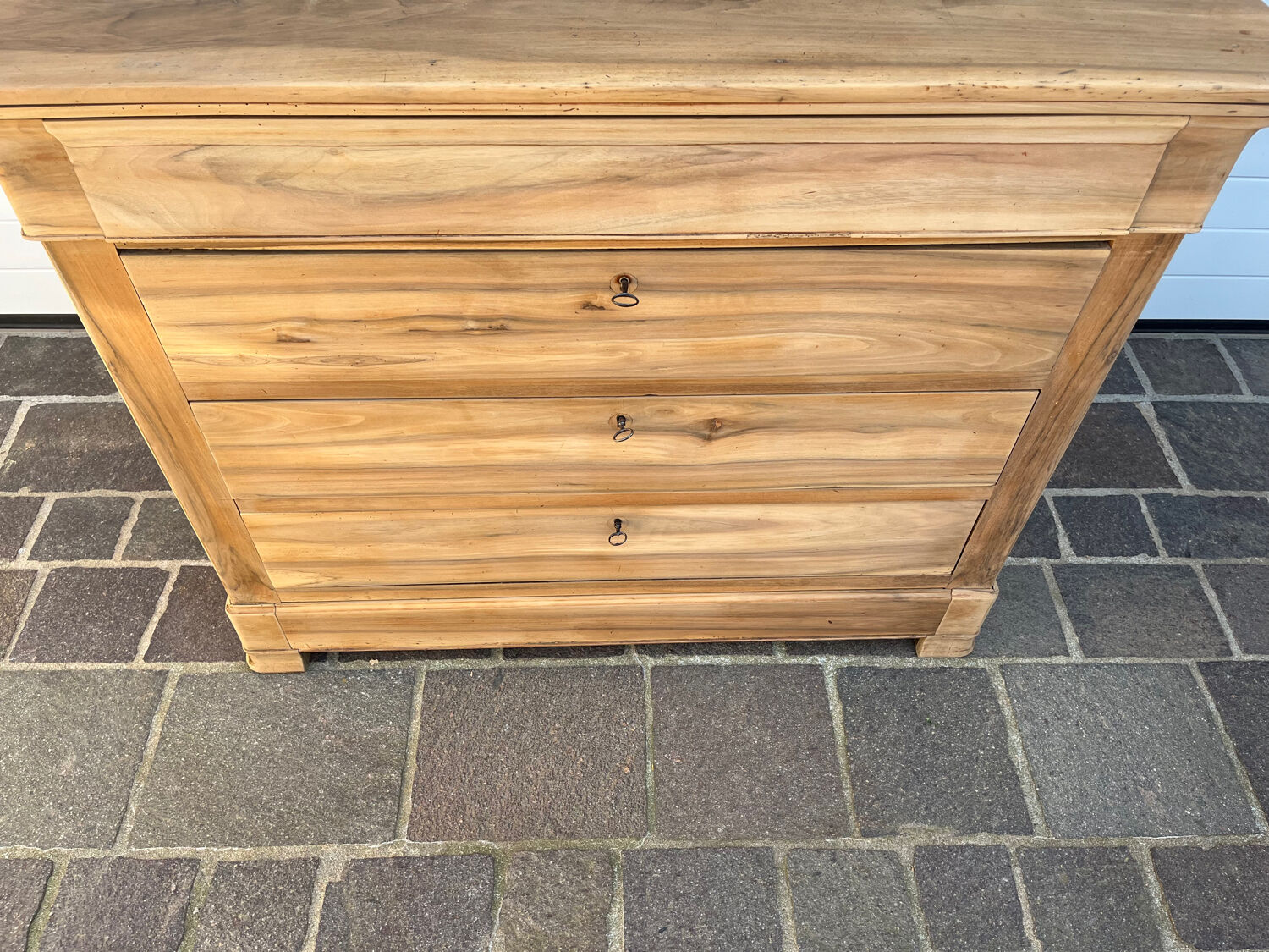 Commode parisienne