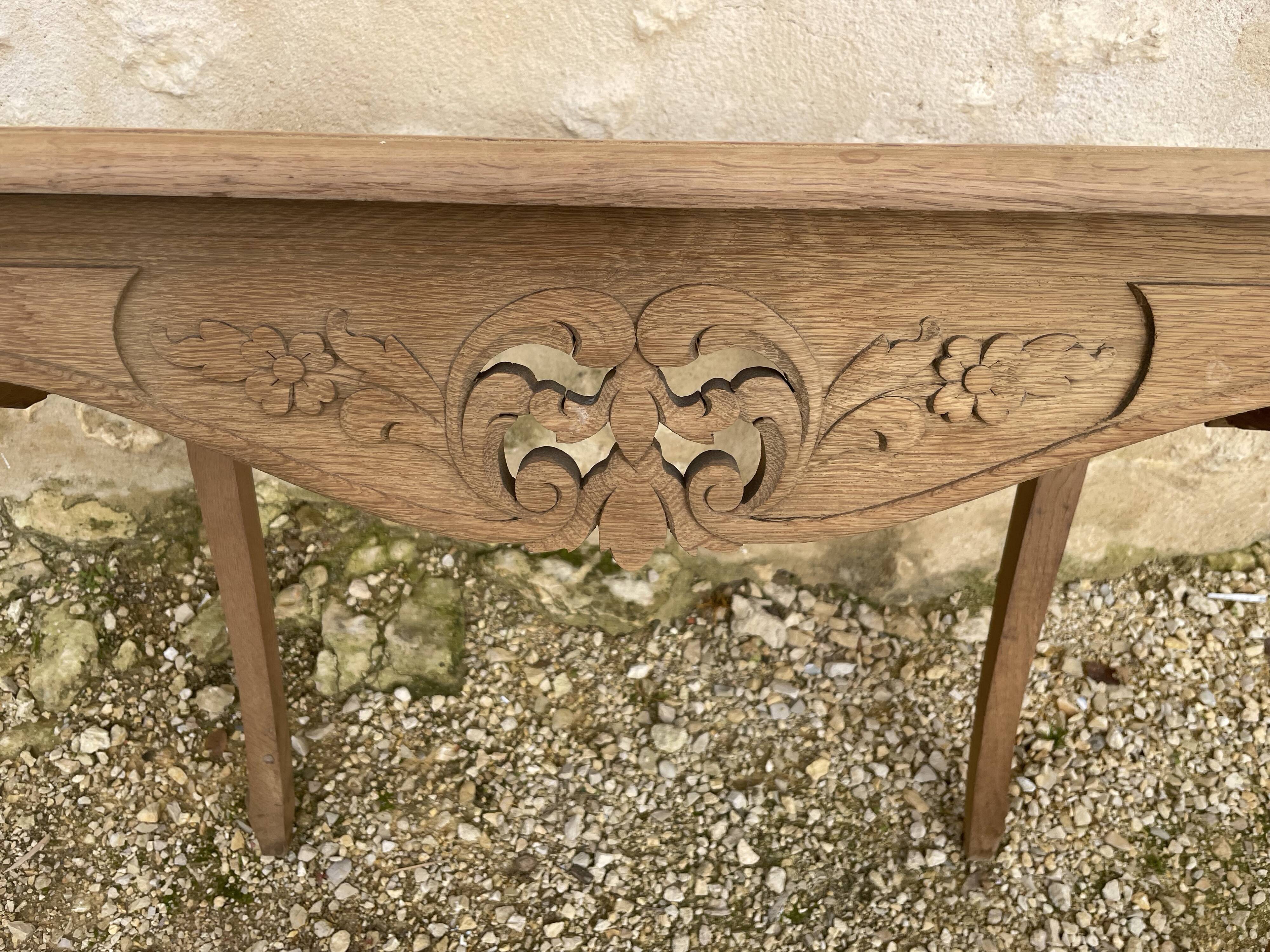 Petite table d’appoint en chêne