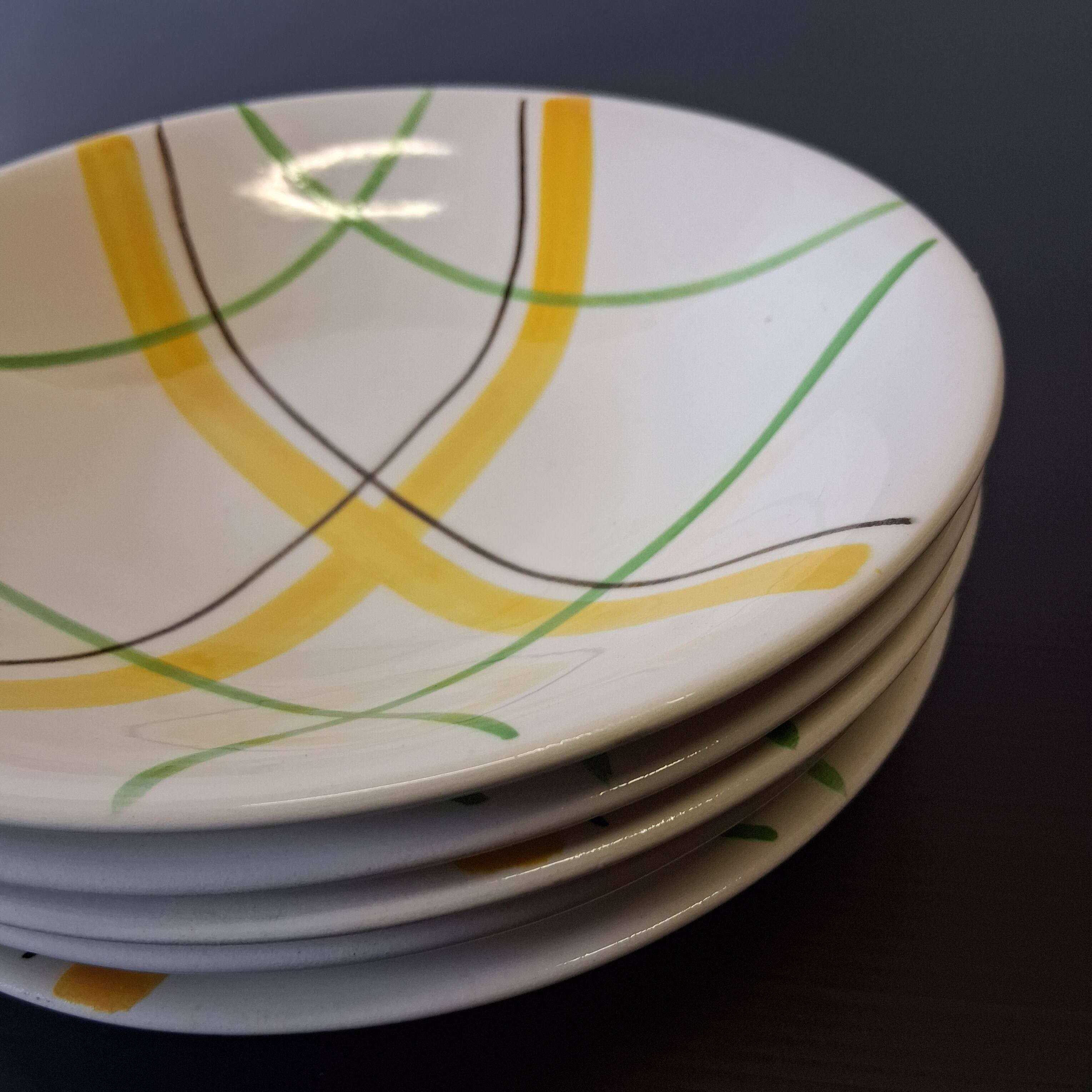 5 deep plates from Gien model "Sarabande" in good condition.