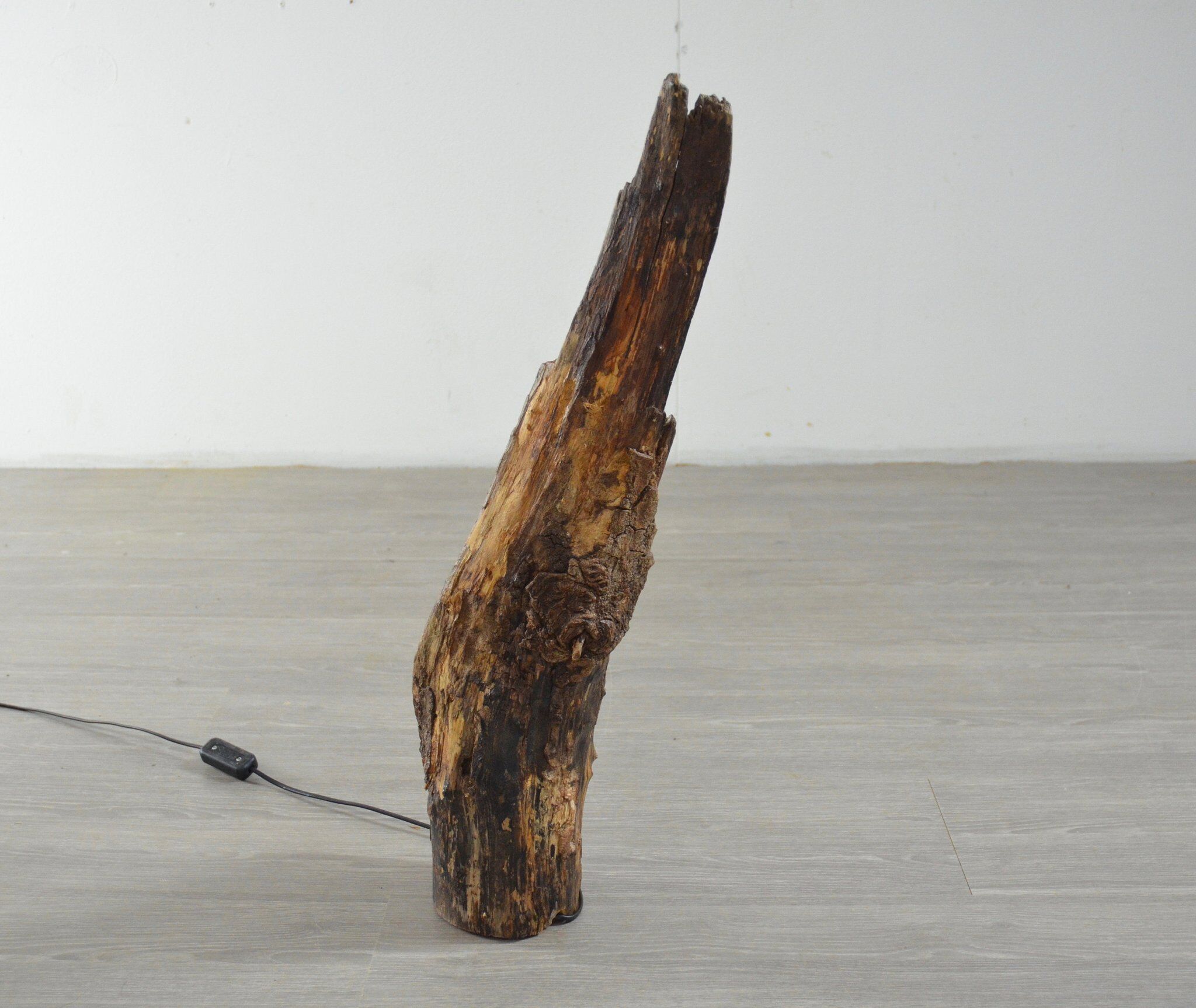 Organic wooden table lamp