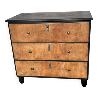 Old chest of drawers