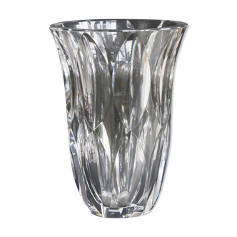 Large crystal vase carved with shuttle decoration. St. Louis. Art Deco.