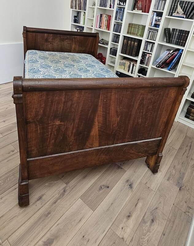 Lit boat Louis-Philippe in walnut, 19th century