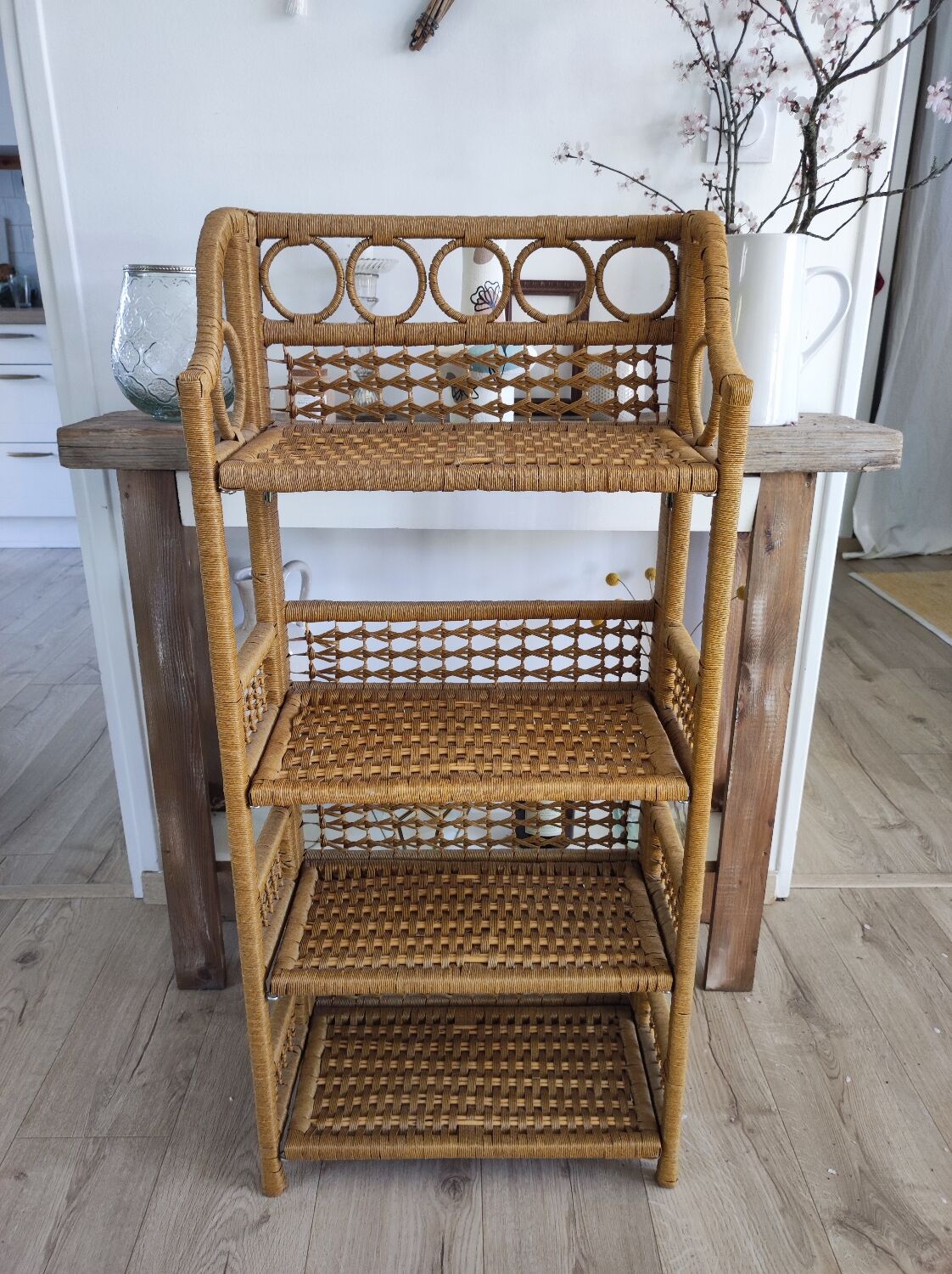 Folding rattan shelf