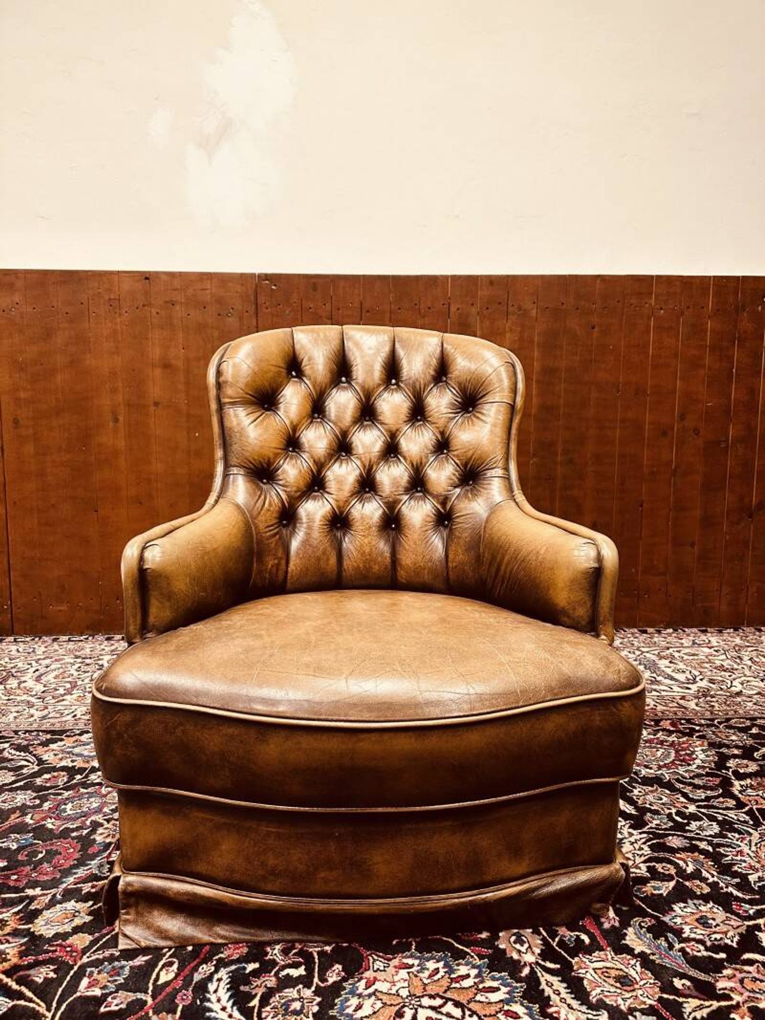 Fauteuil Chesterfield anglais en cuir marron