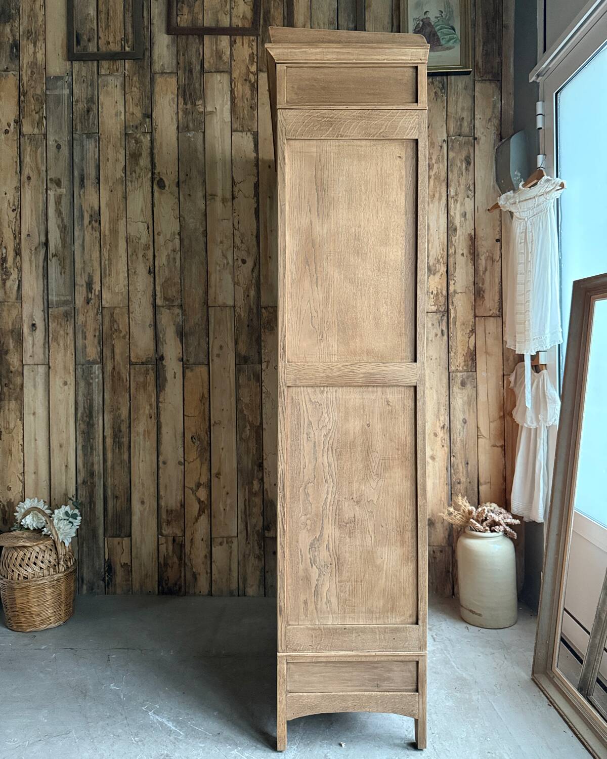 Art Deco display cabinet in oak (renovated)