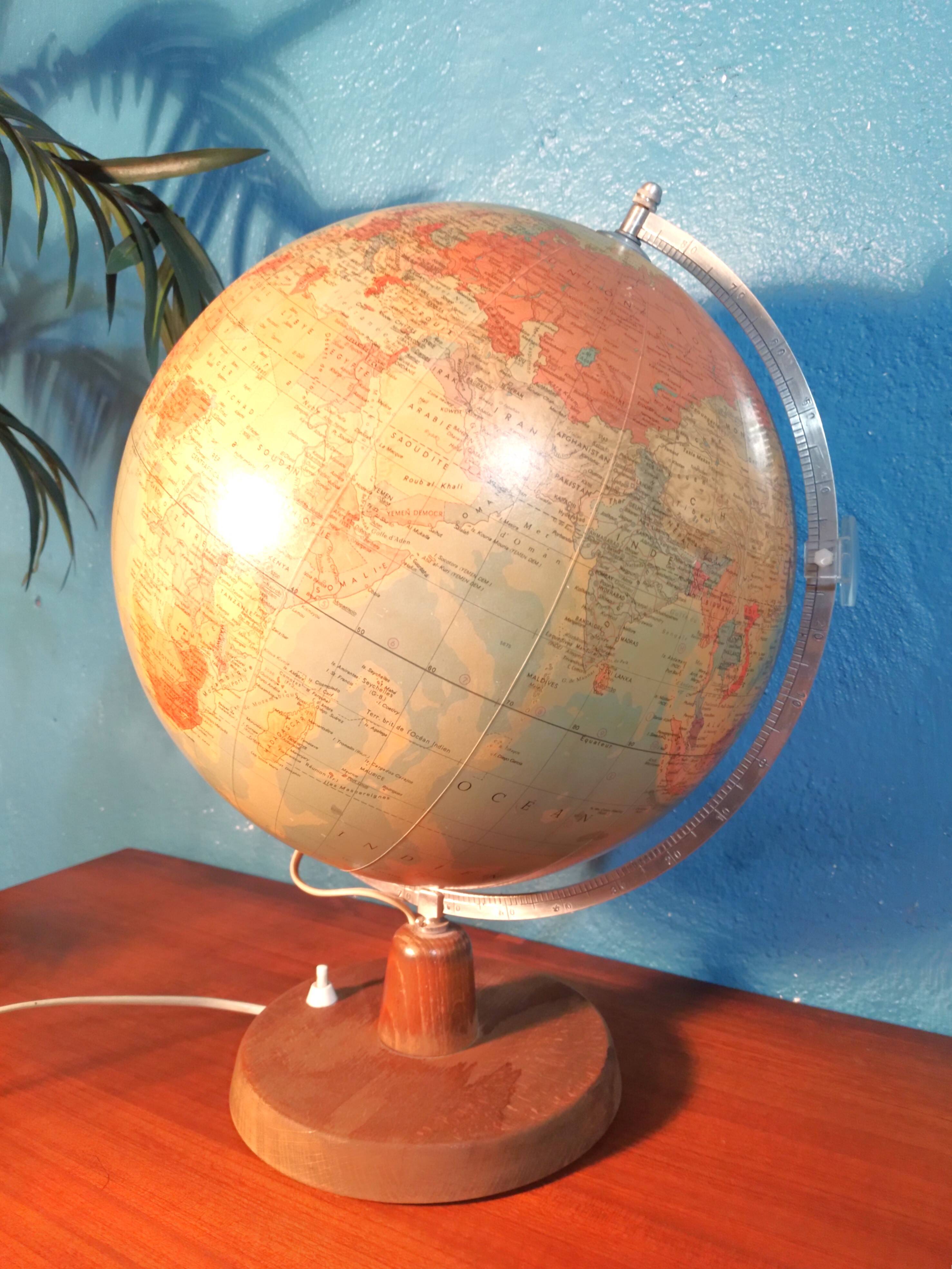 Terrestrial globe RDA 1970s