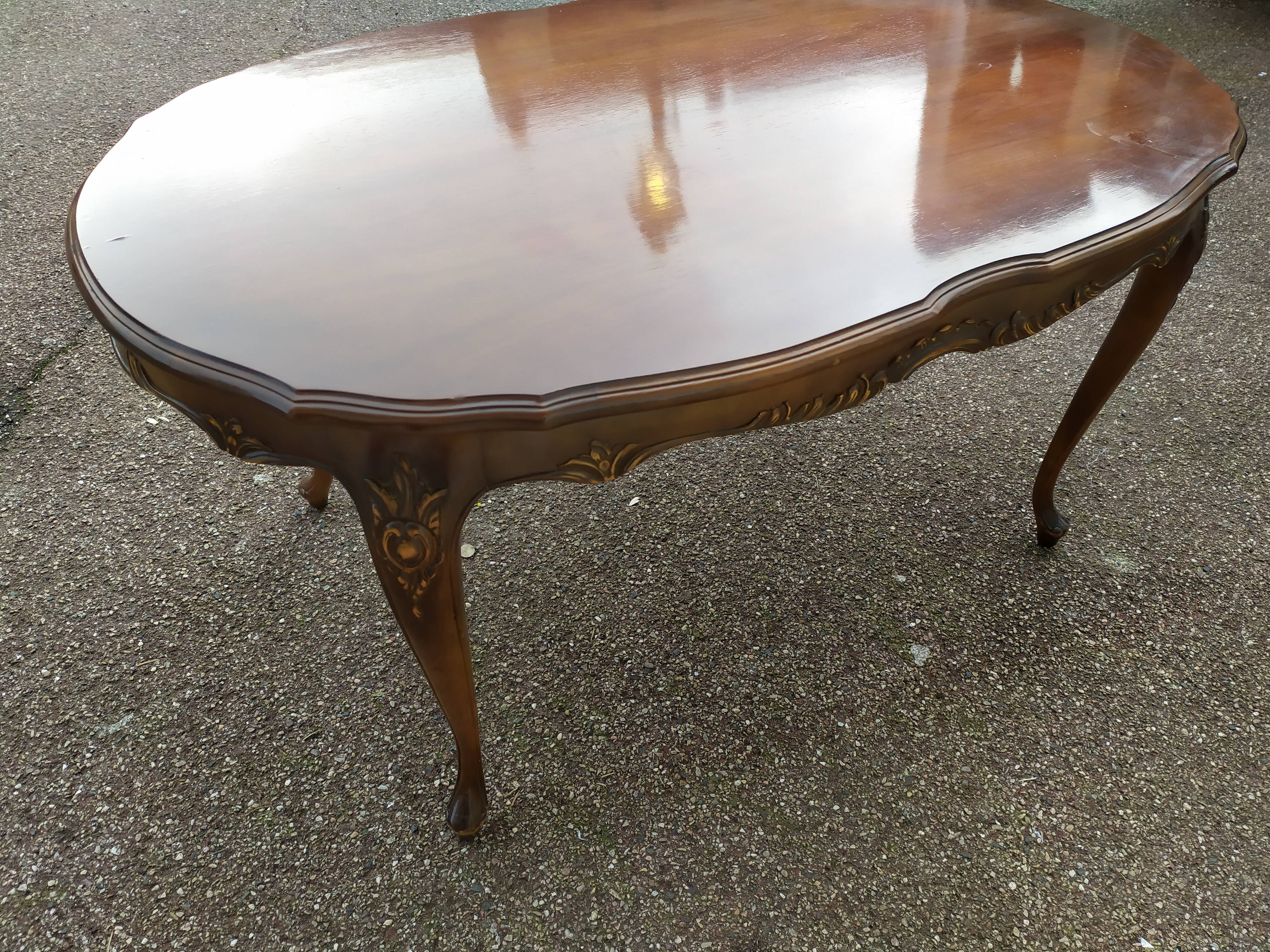 Oval wooden coffee table - Louis XV style