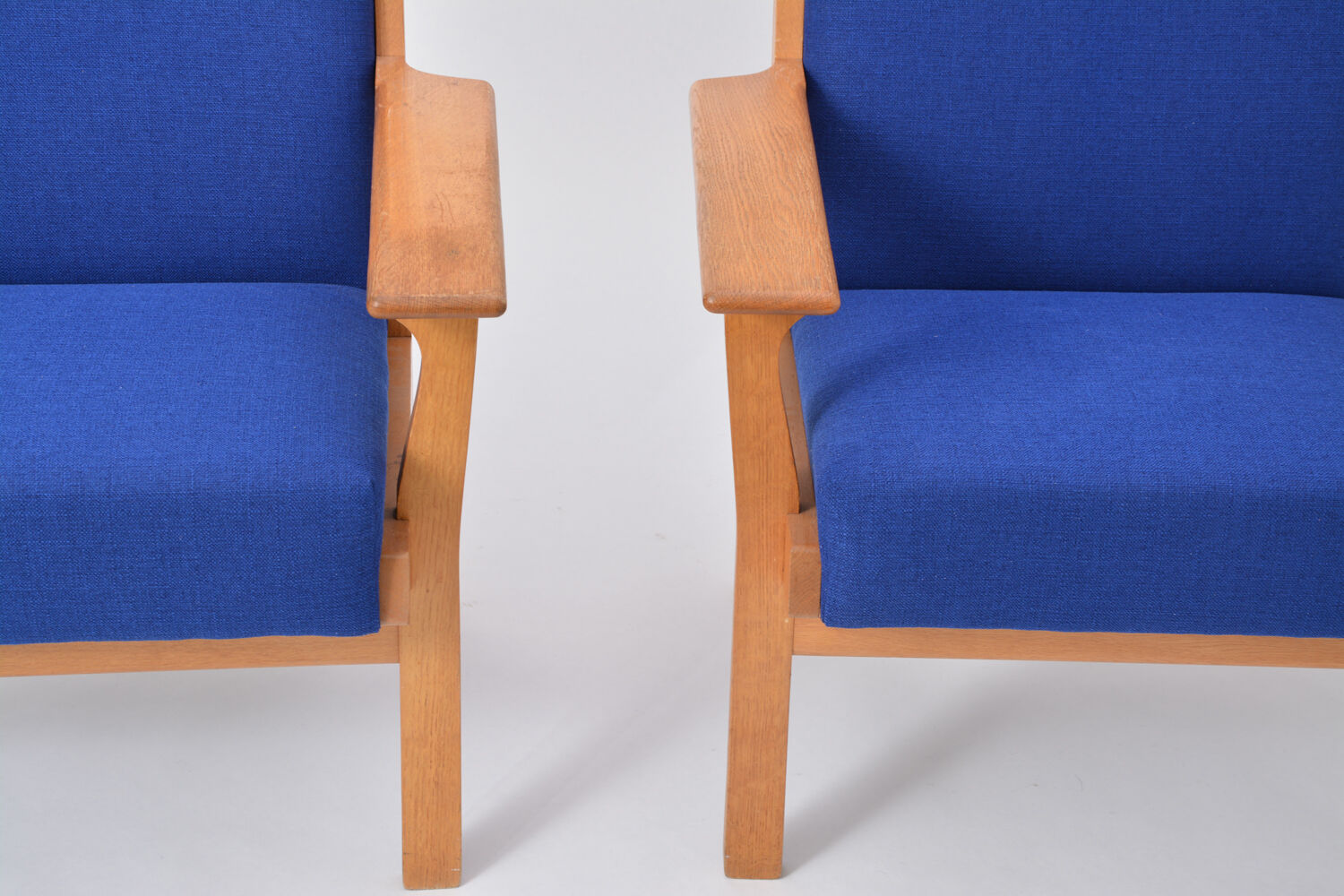 Set of Two Danish Mid-Century Modern GE 181 a Chairs by Hans Wegner for GETAMA
