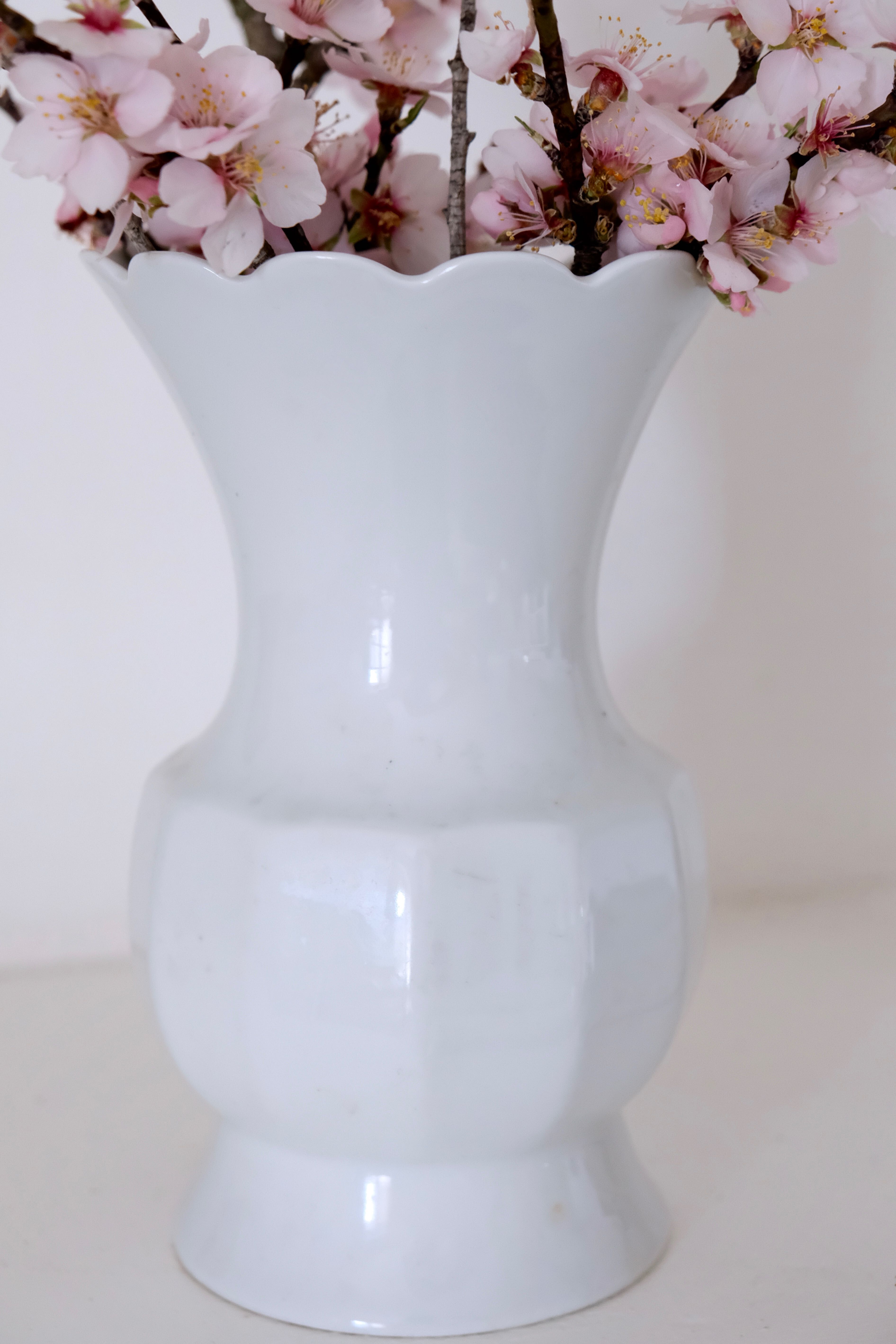 White vase Bareuther Waldsassen 50s