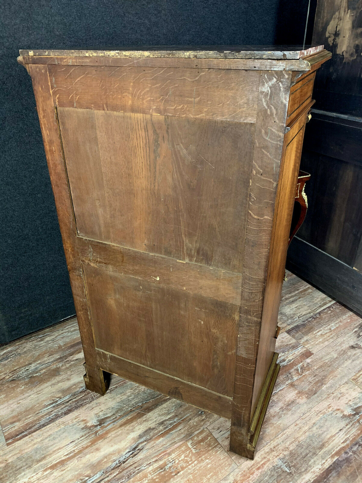 Writing desk in walnut and marquetry