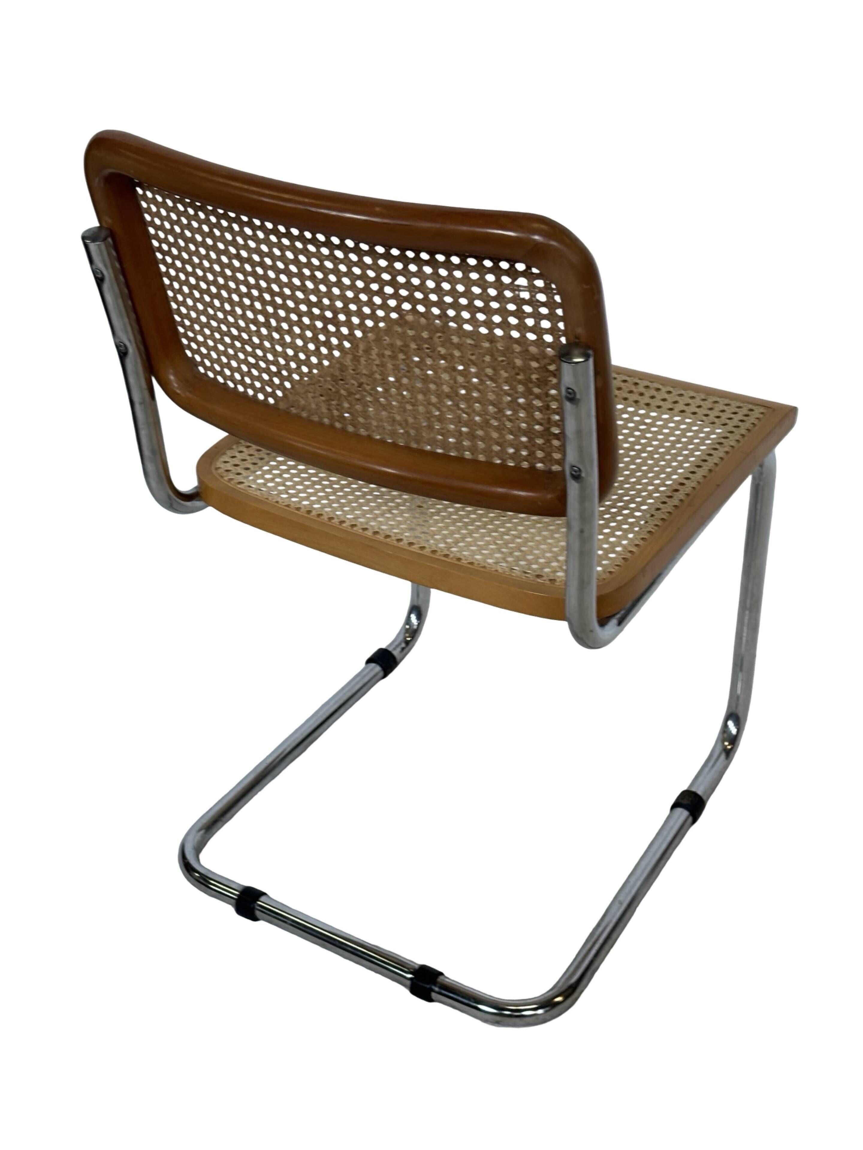 Chaise de design Cesca modèle B32 en chrome