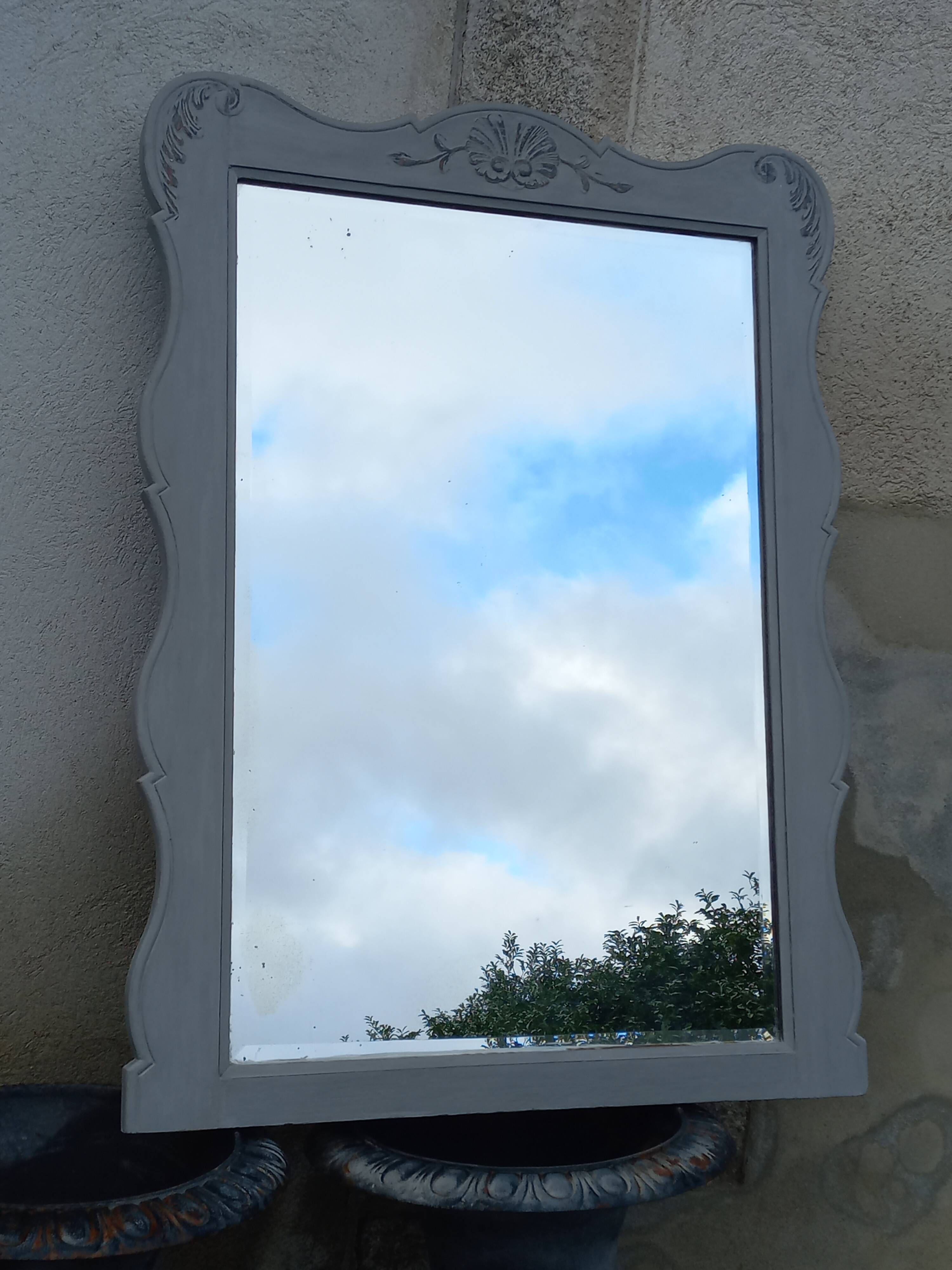 Antique Louis XV style mirror in solid oak with grey patina, 131cm.