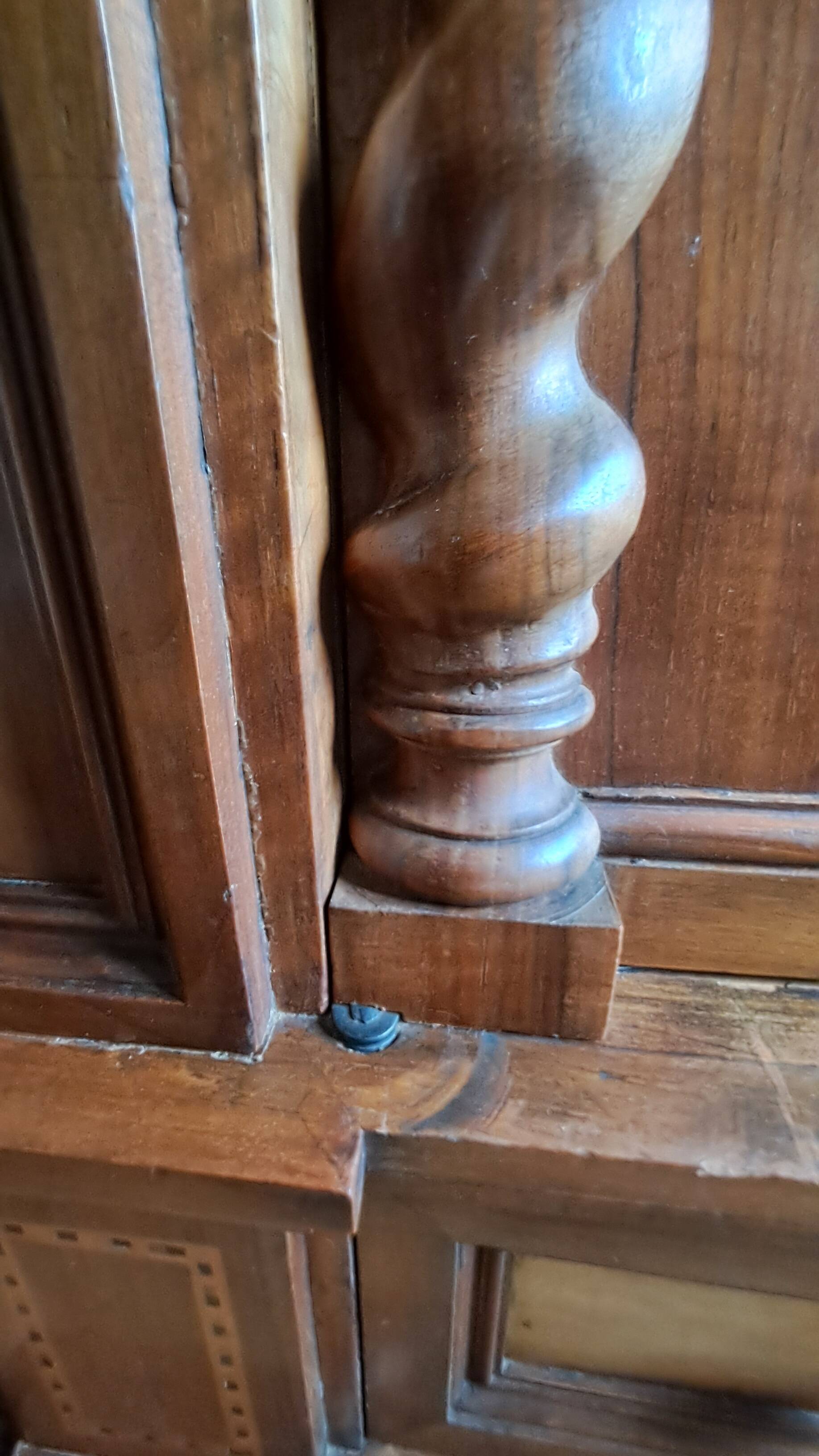 Wardrobe - neo-Renaissance in carved solid wood - possible lot sale