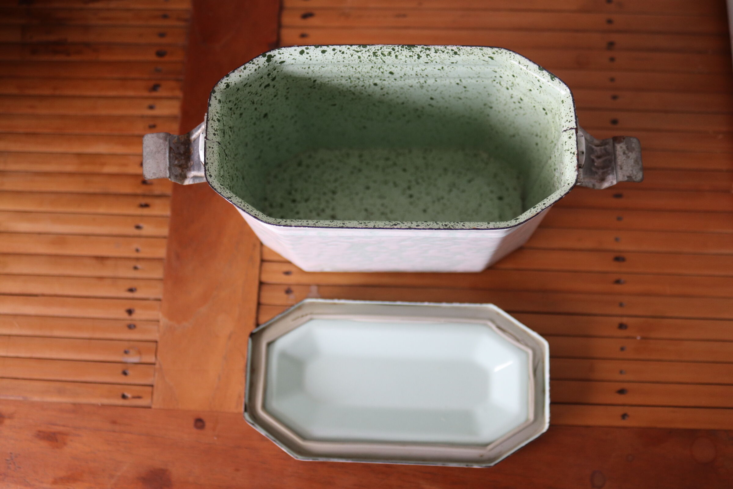 Old bowl in enamelled tole 1930 pale blue