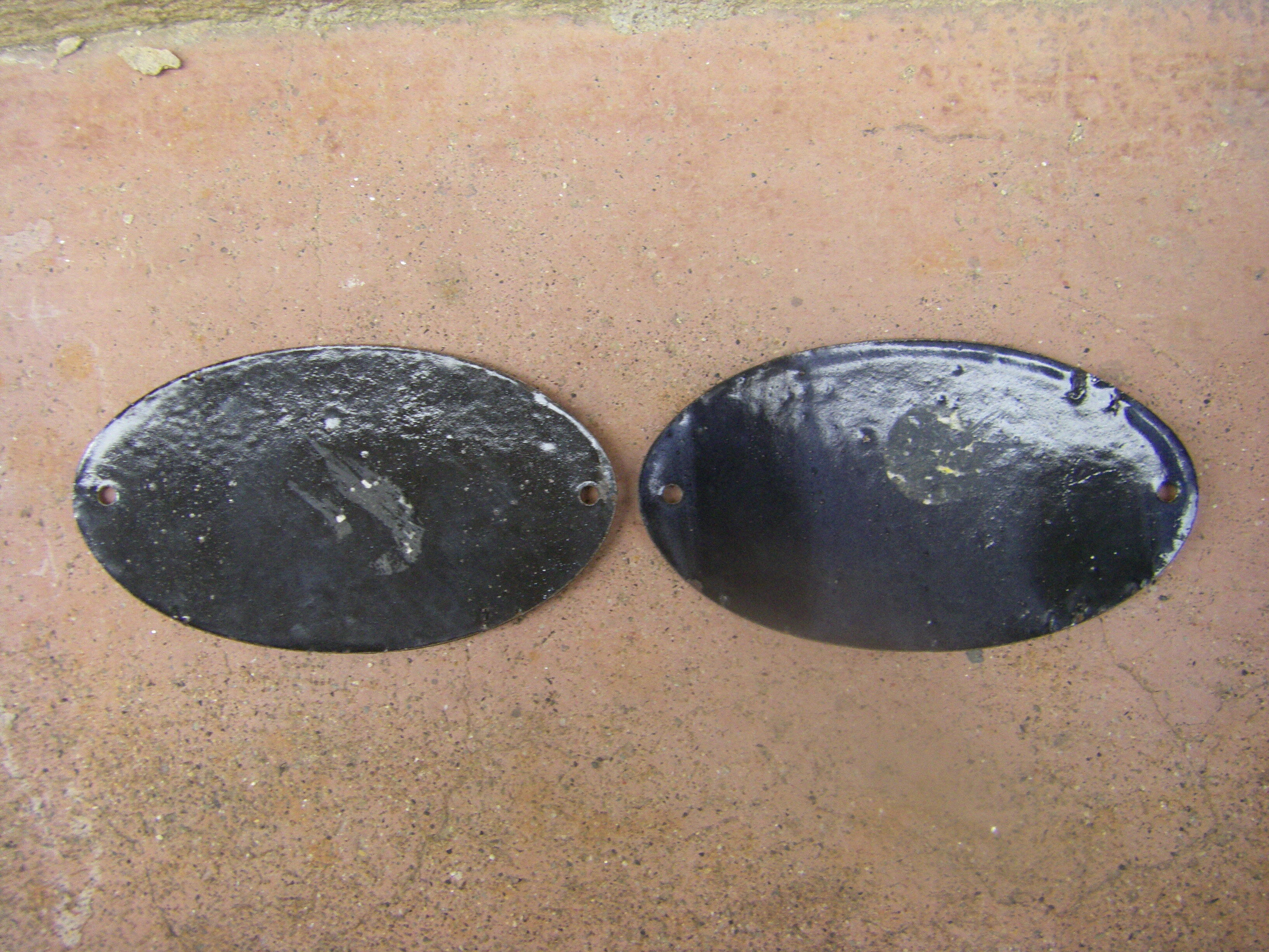 Enamelled plates "'Man-Woman'