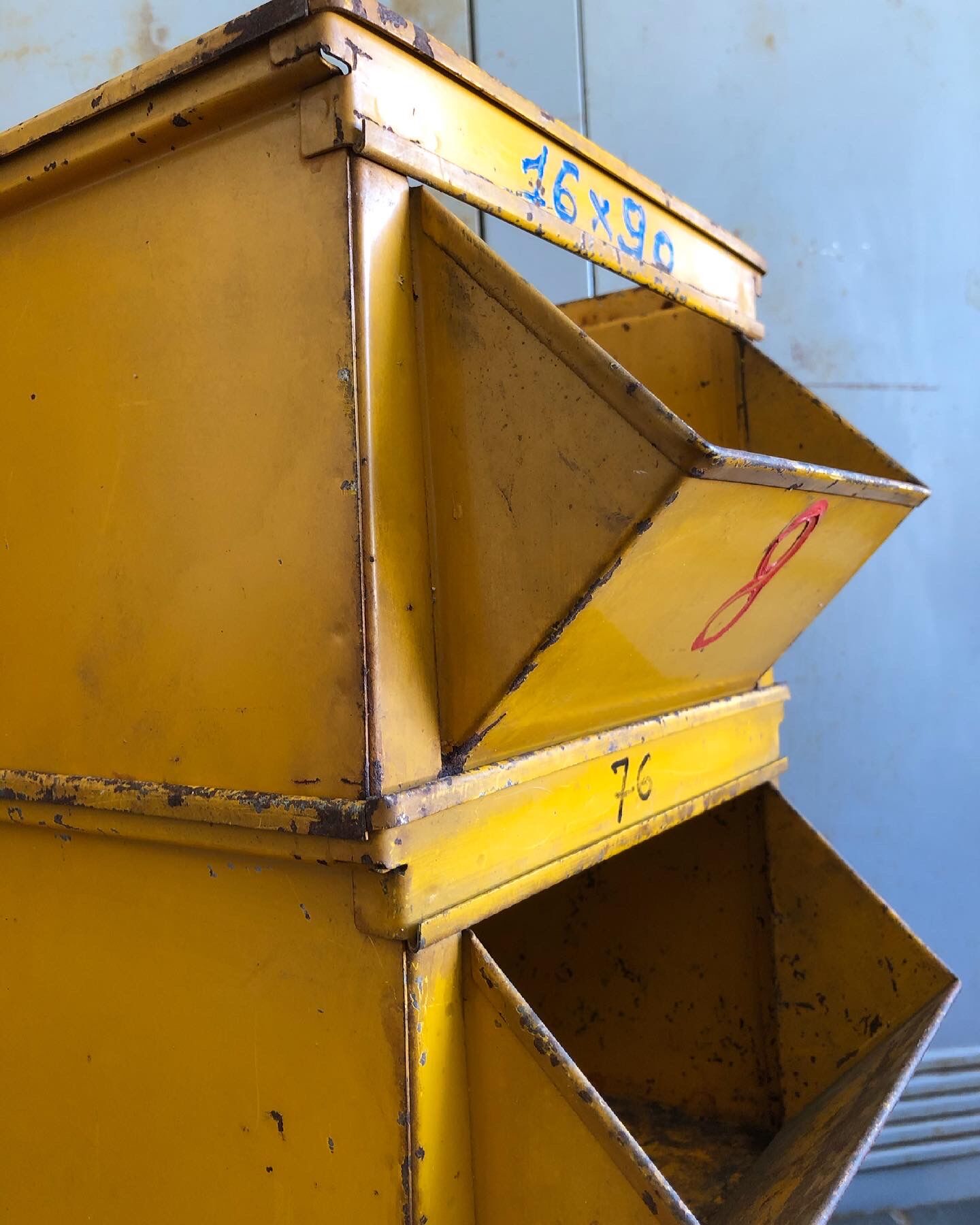 Industrial beaked bin
