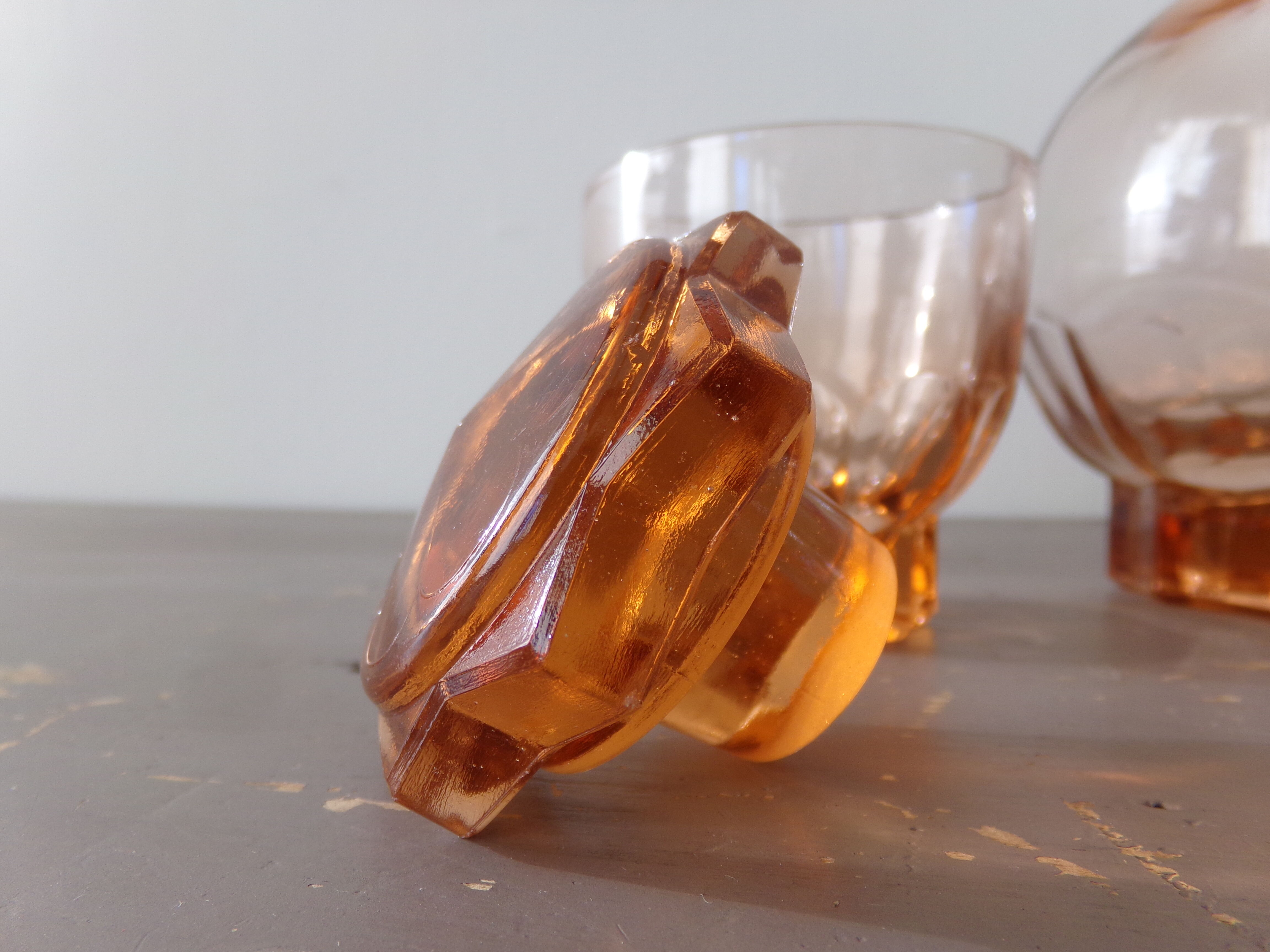 Art Deco carafe and its 4 glasses